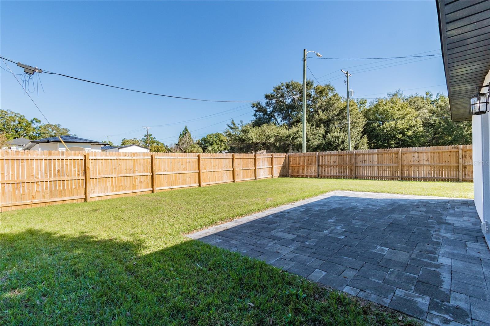 701 W WOODLAWN AVE
