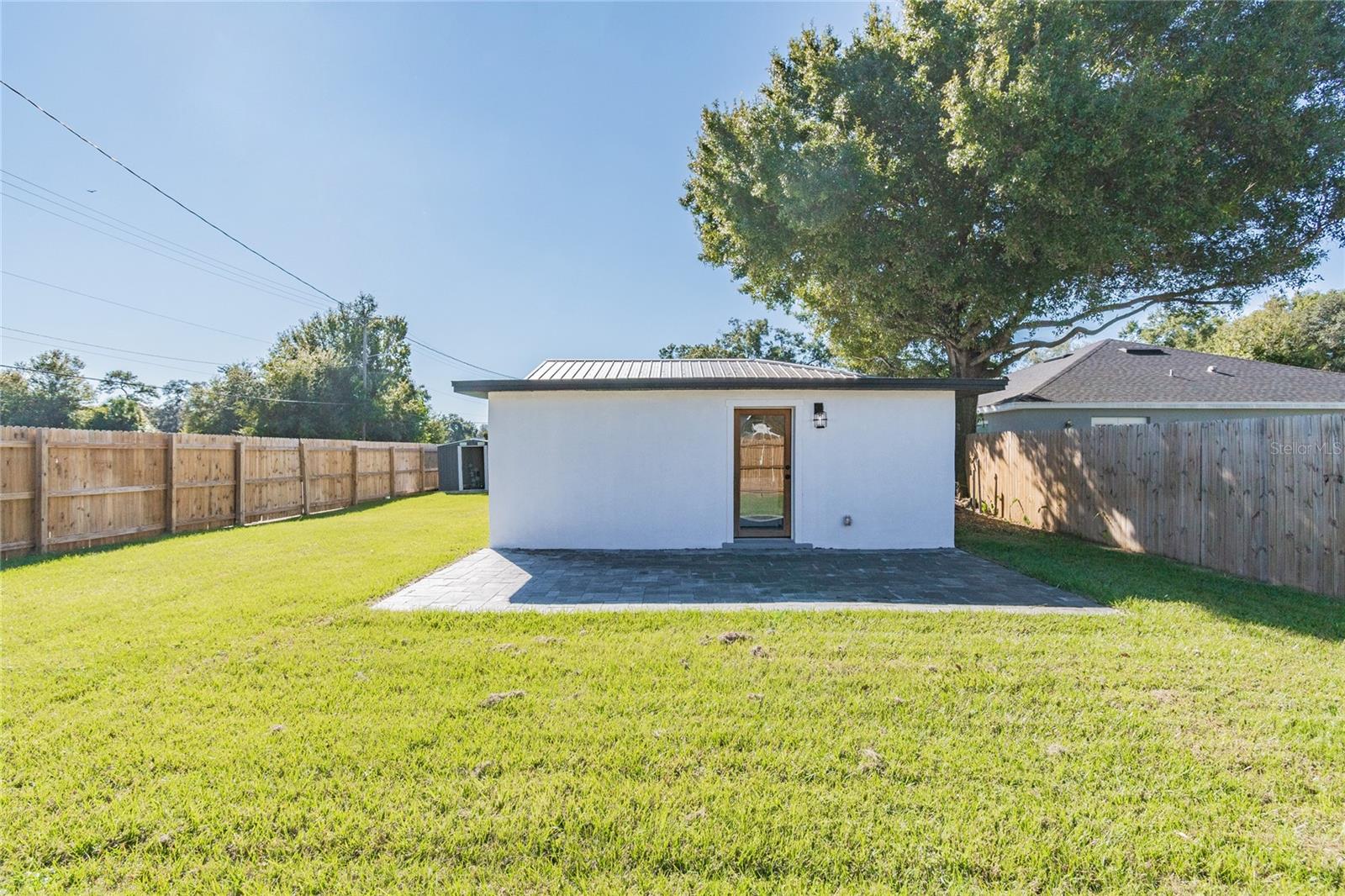 701 W WOODLAWN AVE