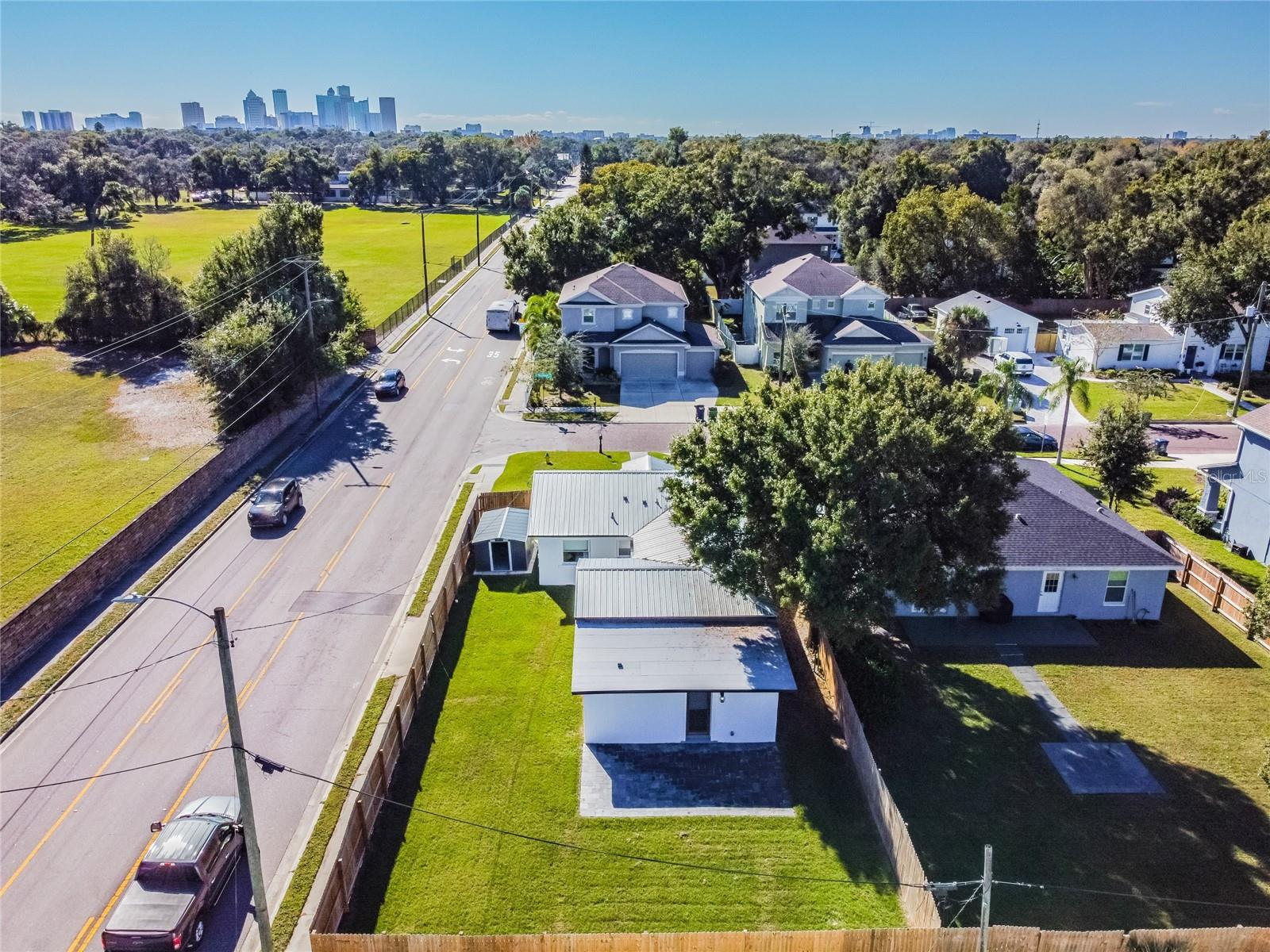 701 W WOODLAWN AVE