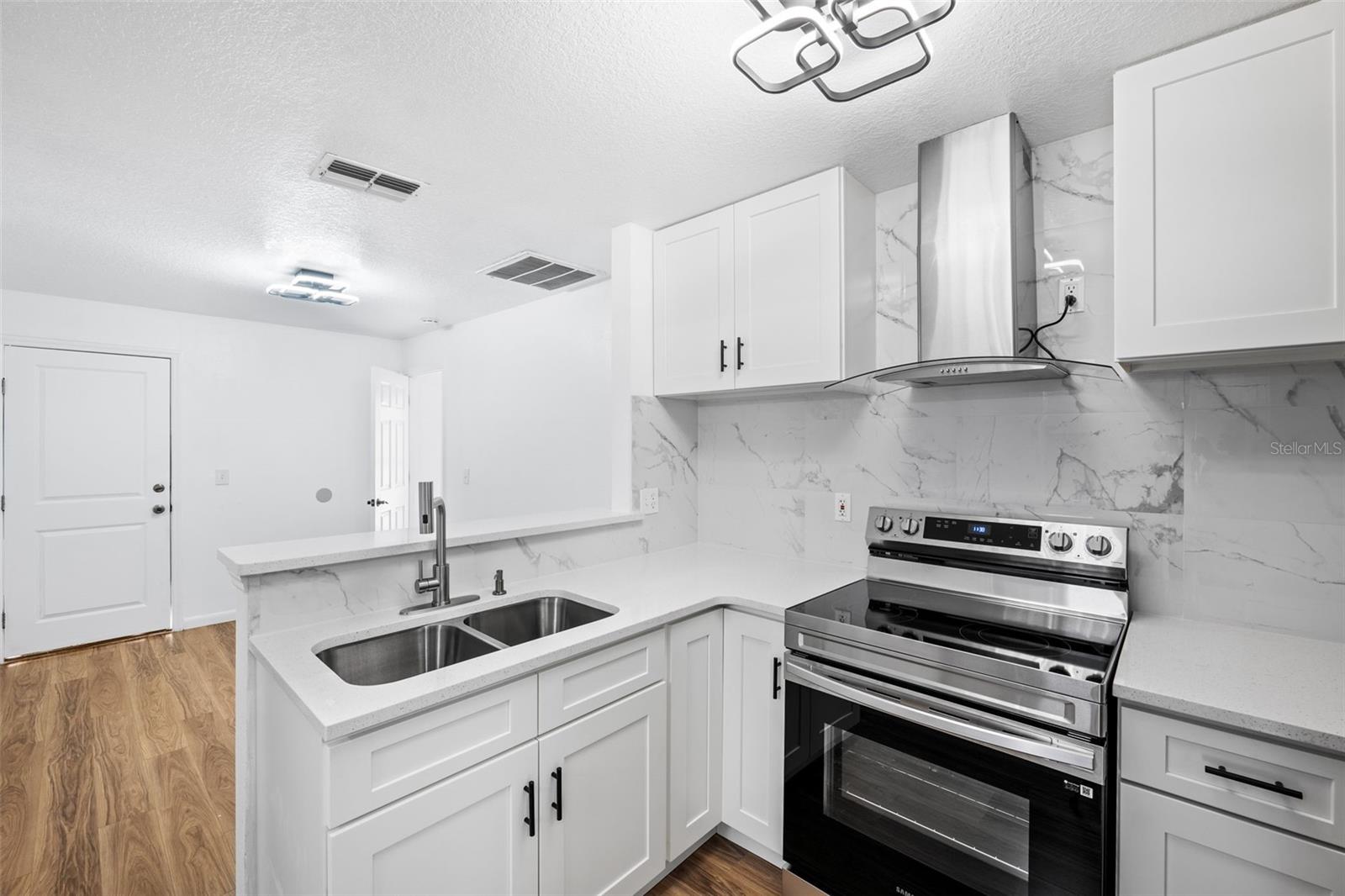 3330-3332 W HEITER ST