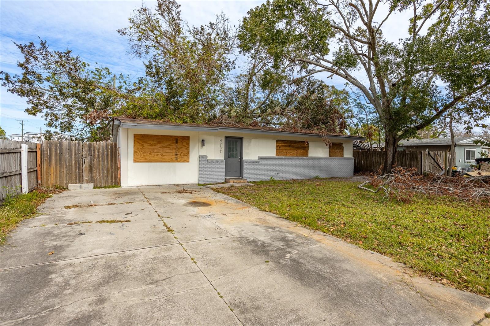 4737 W LEILA AVE