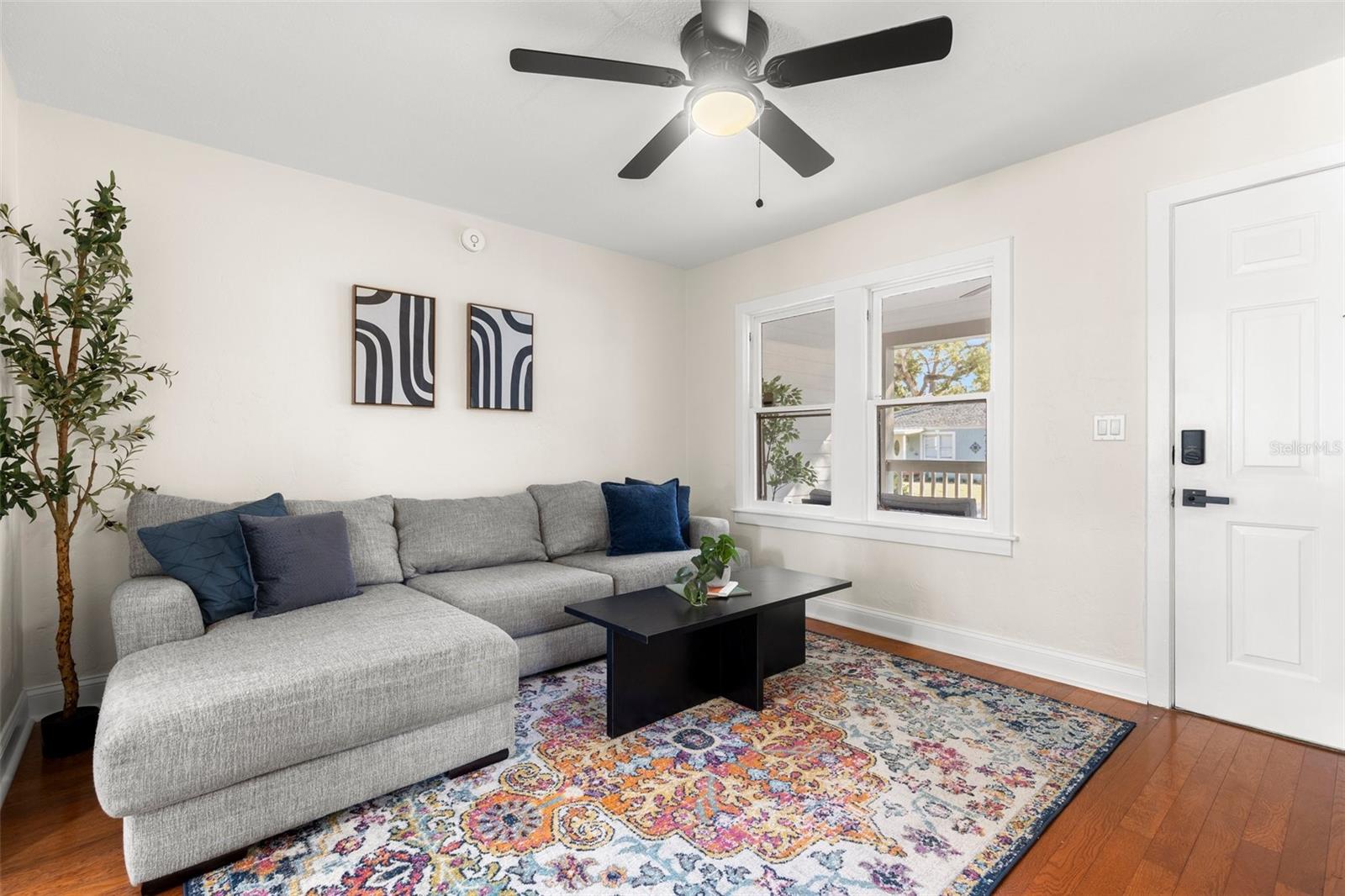307 W ALVA ST
