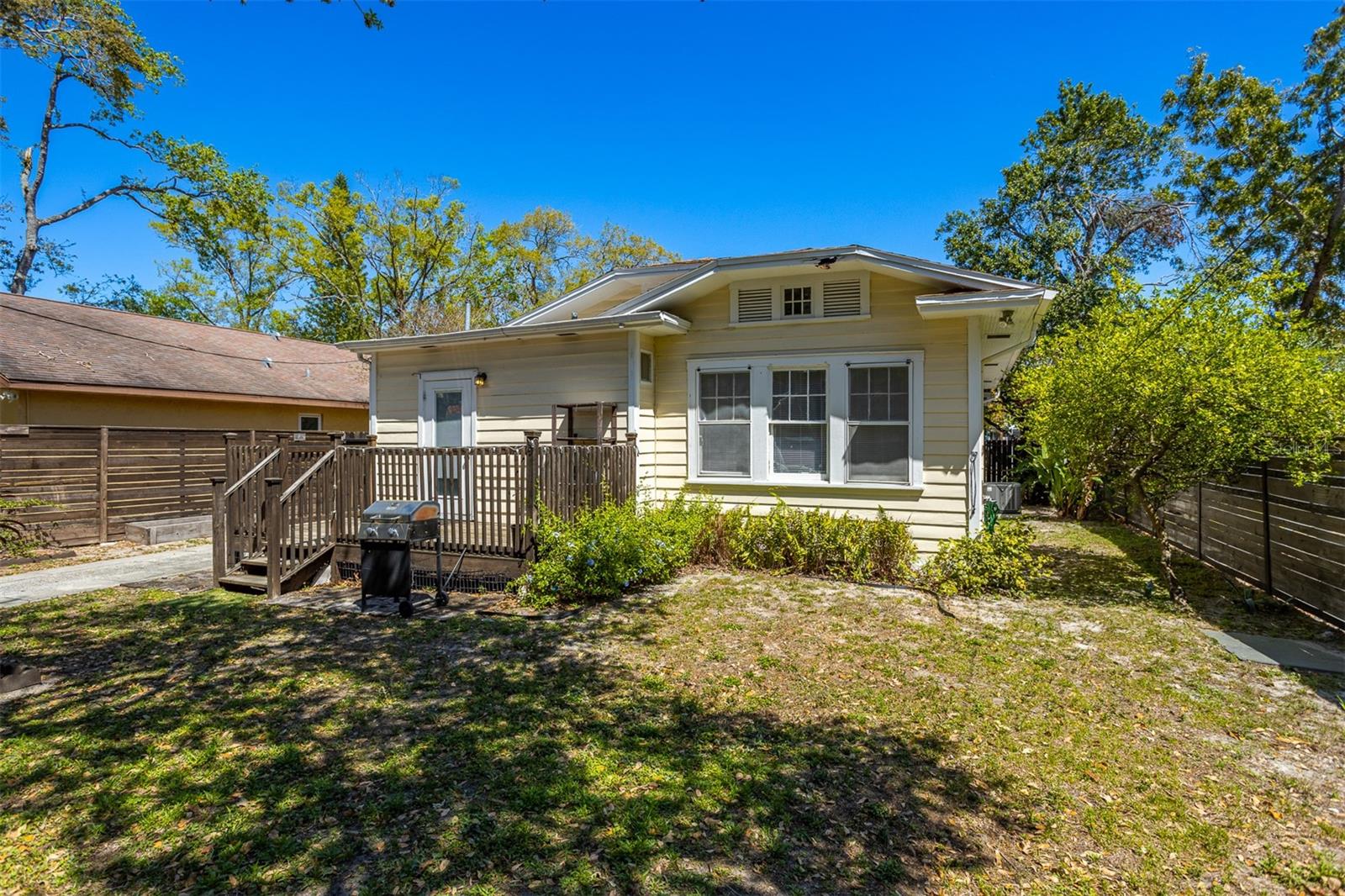 2222 N RIDGEWOOD AVE