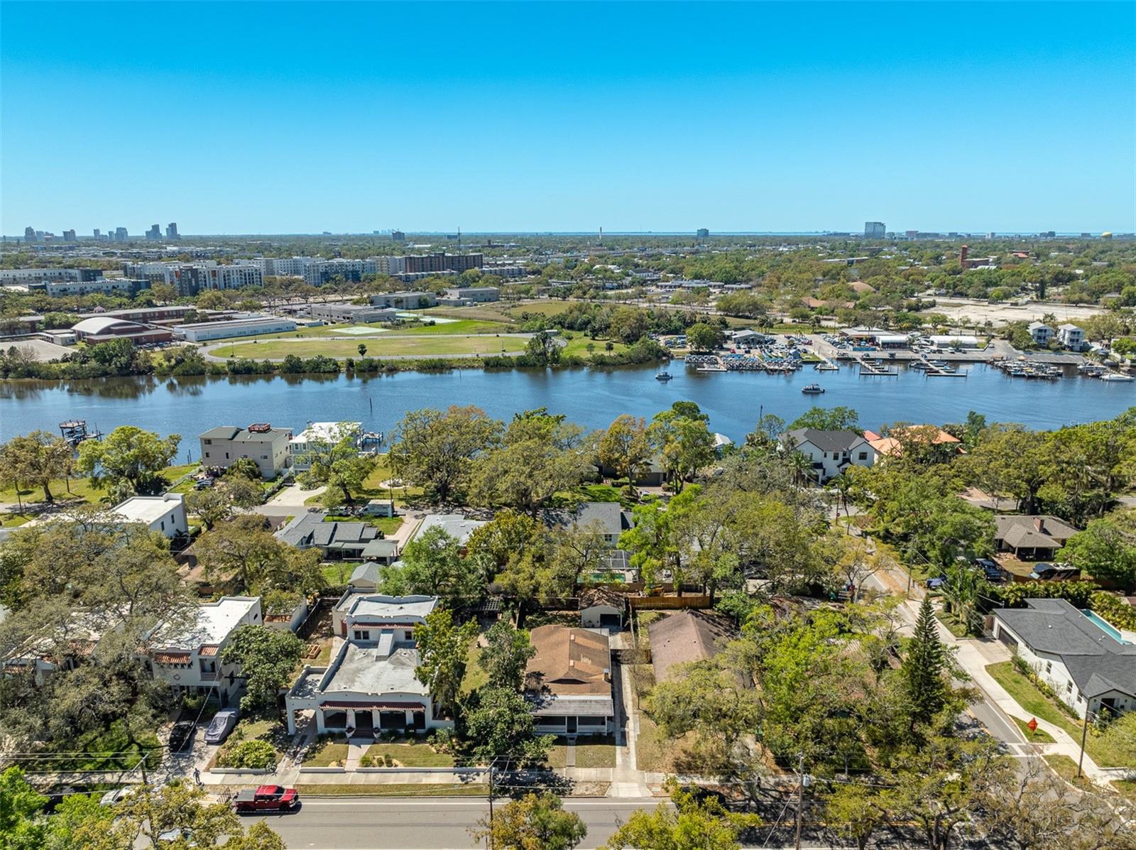 2222 N RIDGEWOOD AVE