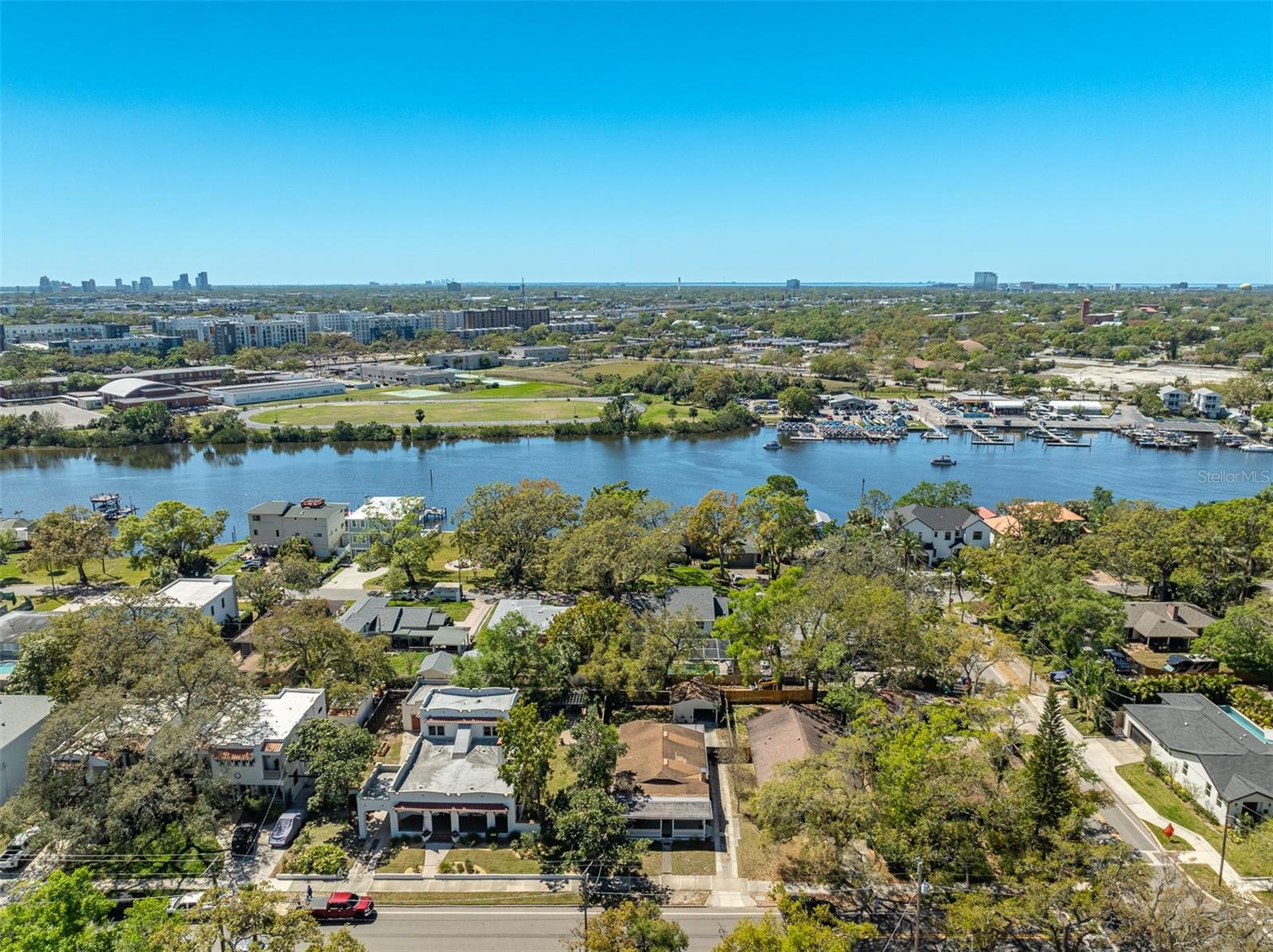 2222 N RIDGEWOOD AVE