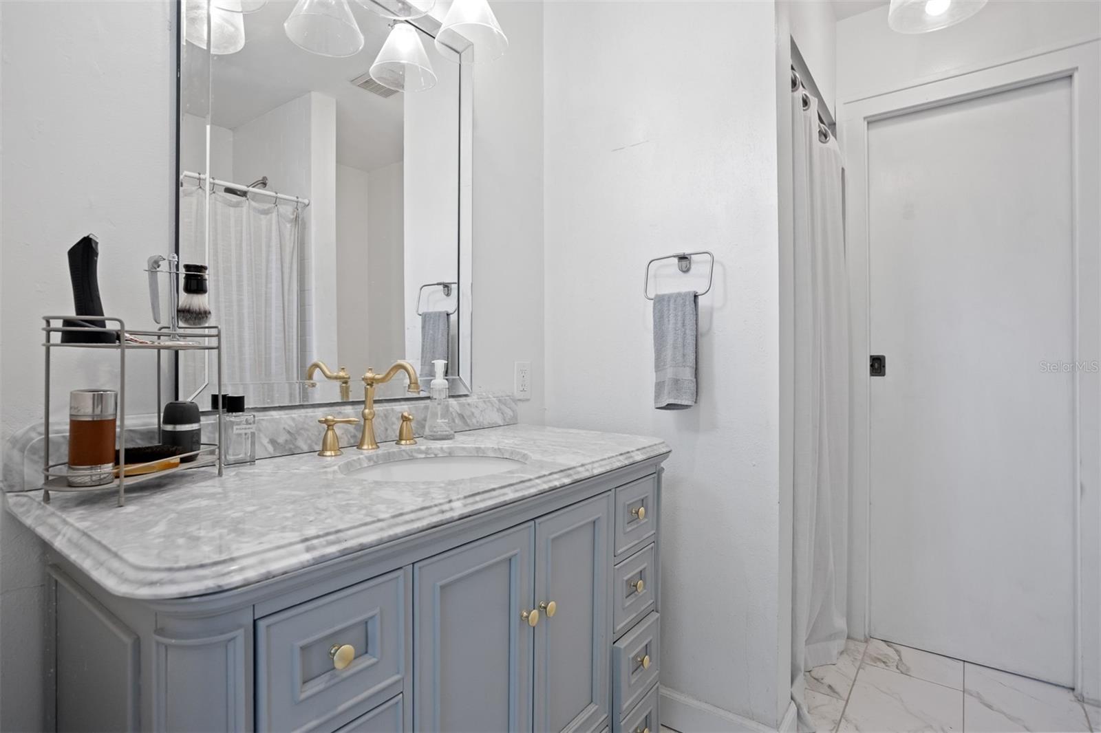 2222 N RIDGEWOOD AVE