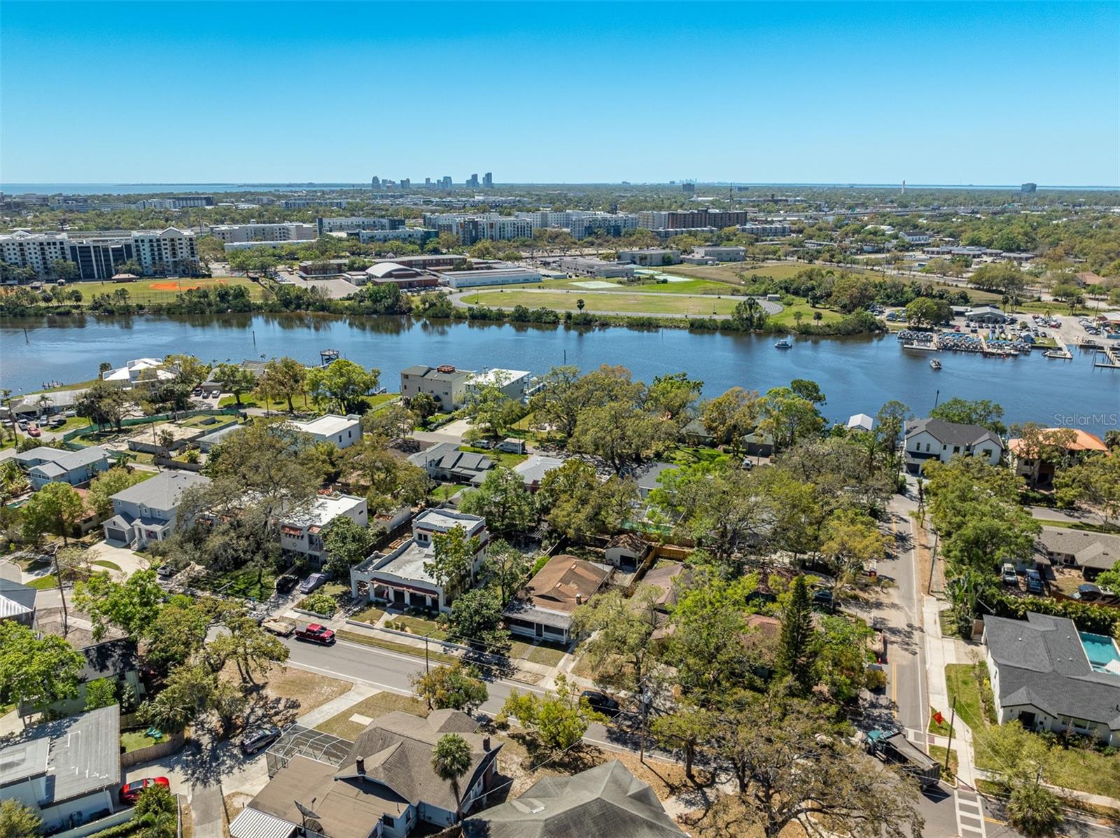 2222 N RIDGEWOOD AVE