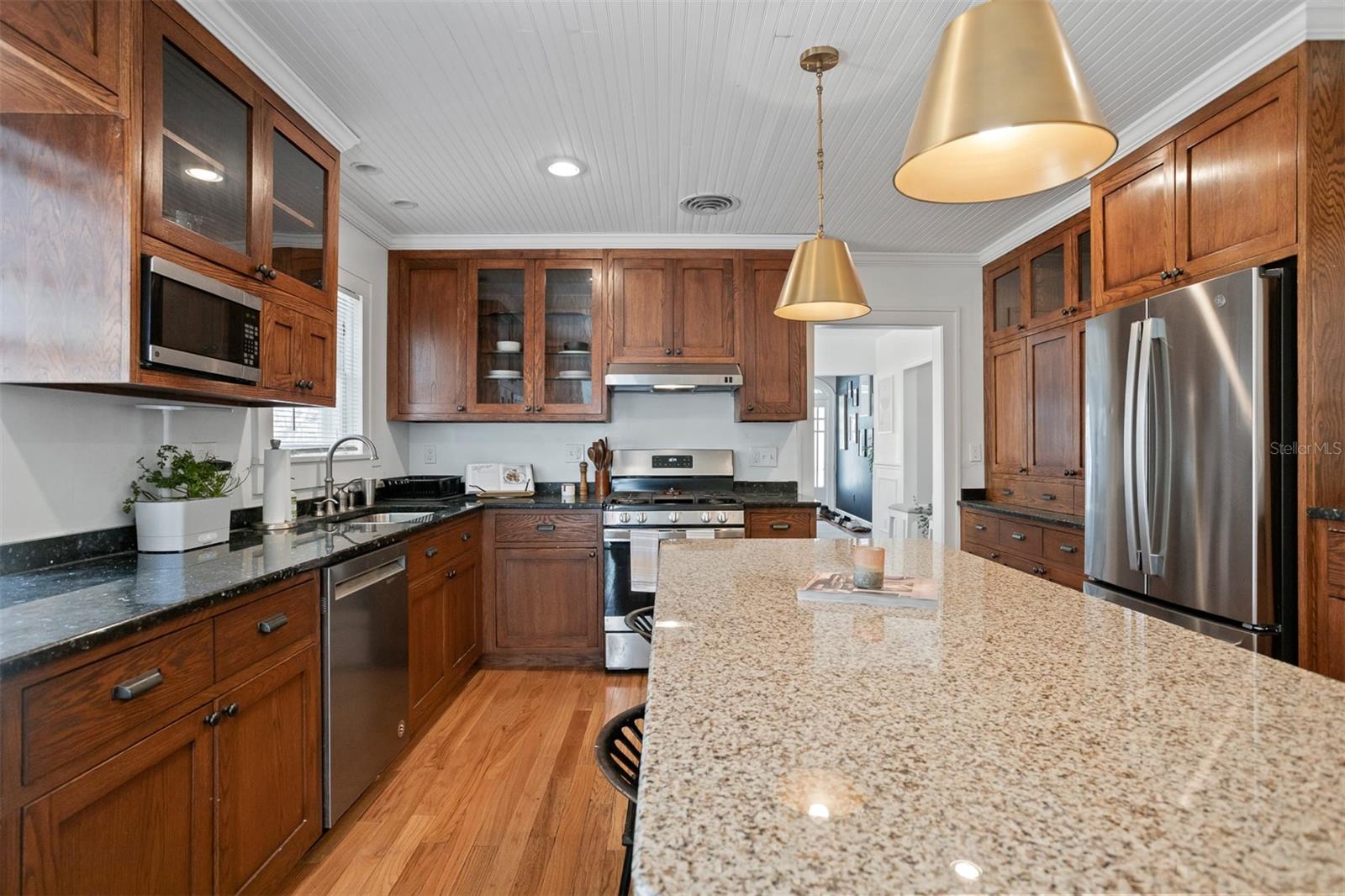 2222 N RIDGEWOOD AVE