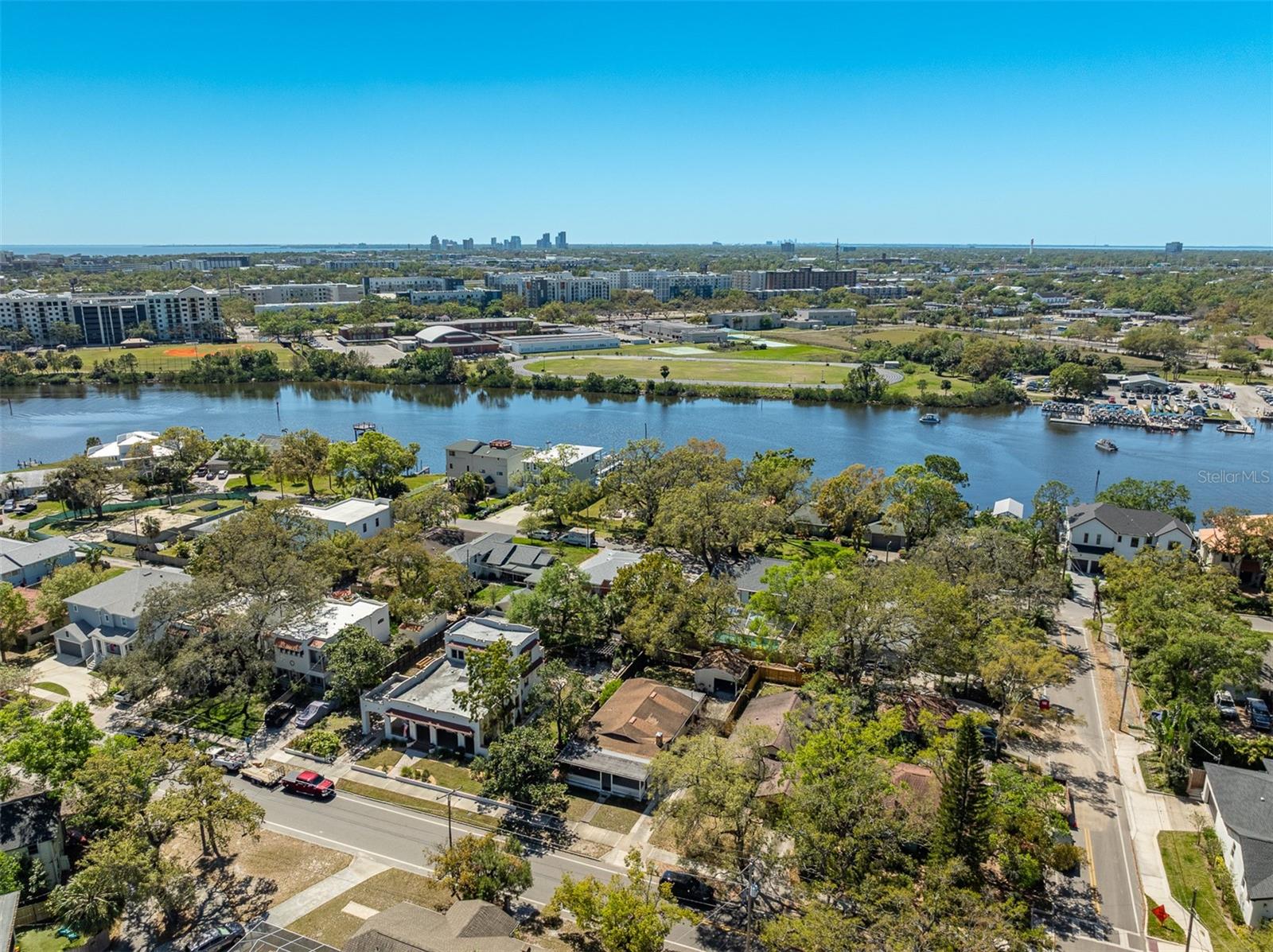 2222 N RIDGEWOOD AVE