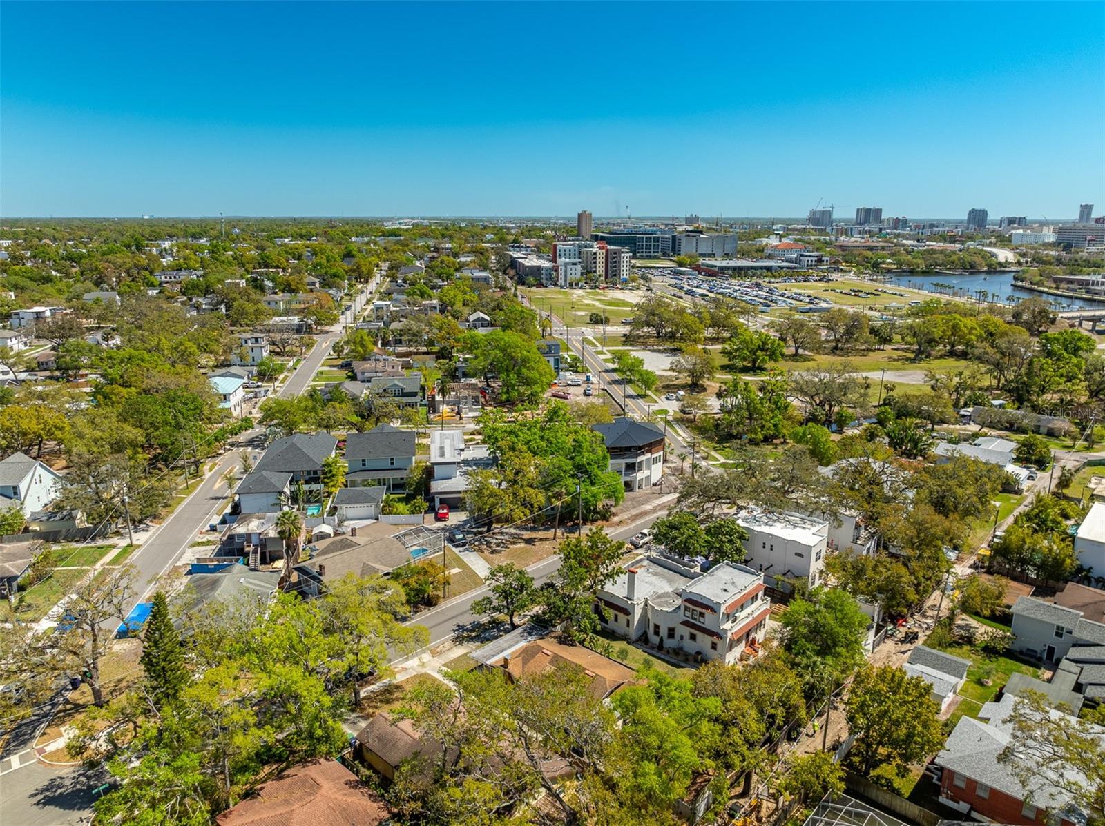 2222 N RIDGEWOOD AVE