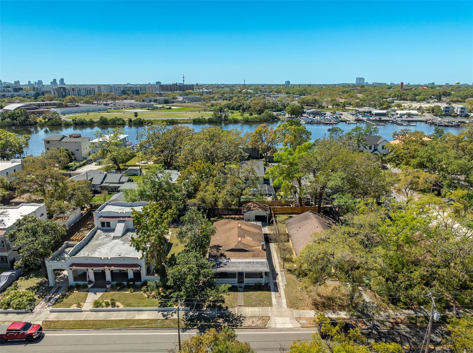 2222 N RIDGEWOOD AVE