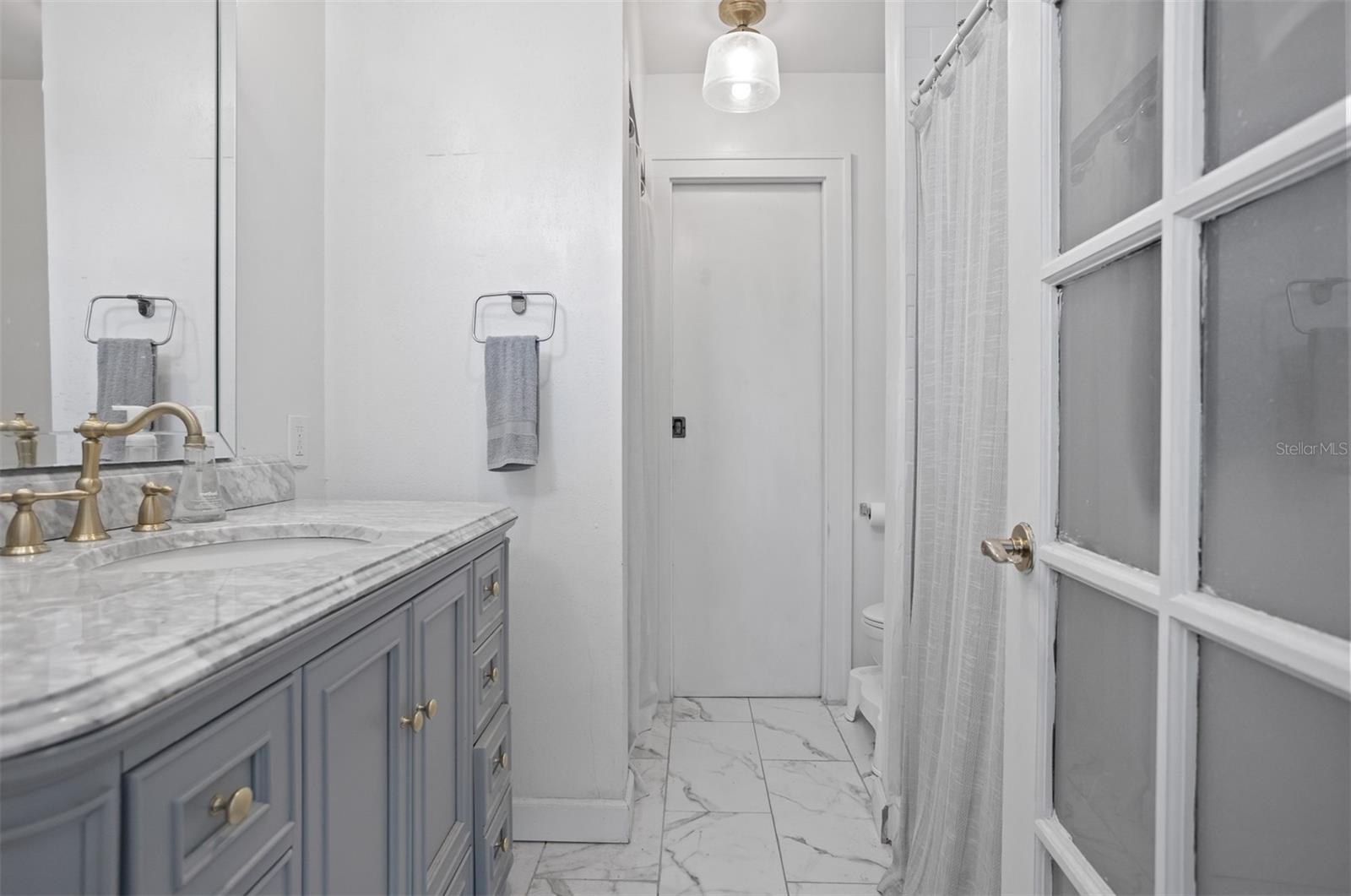 2222 N RIDGEWOOD AVE