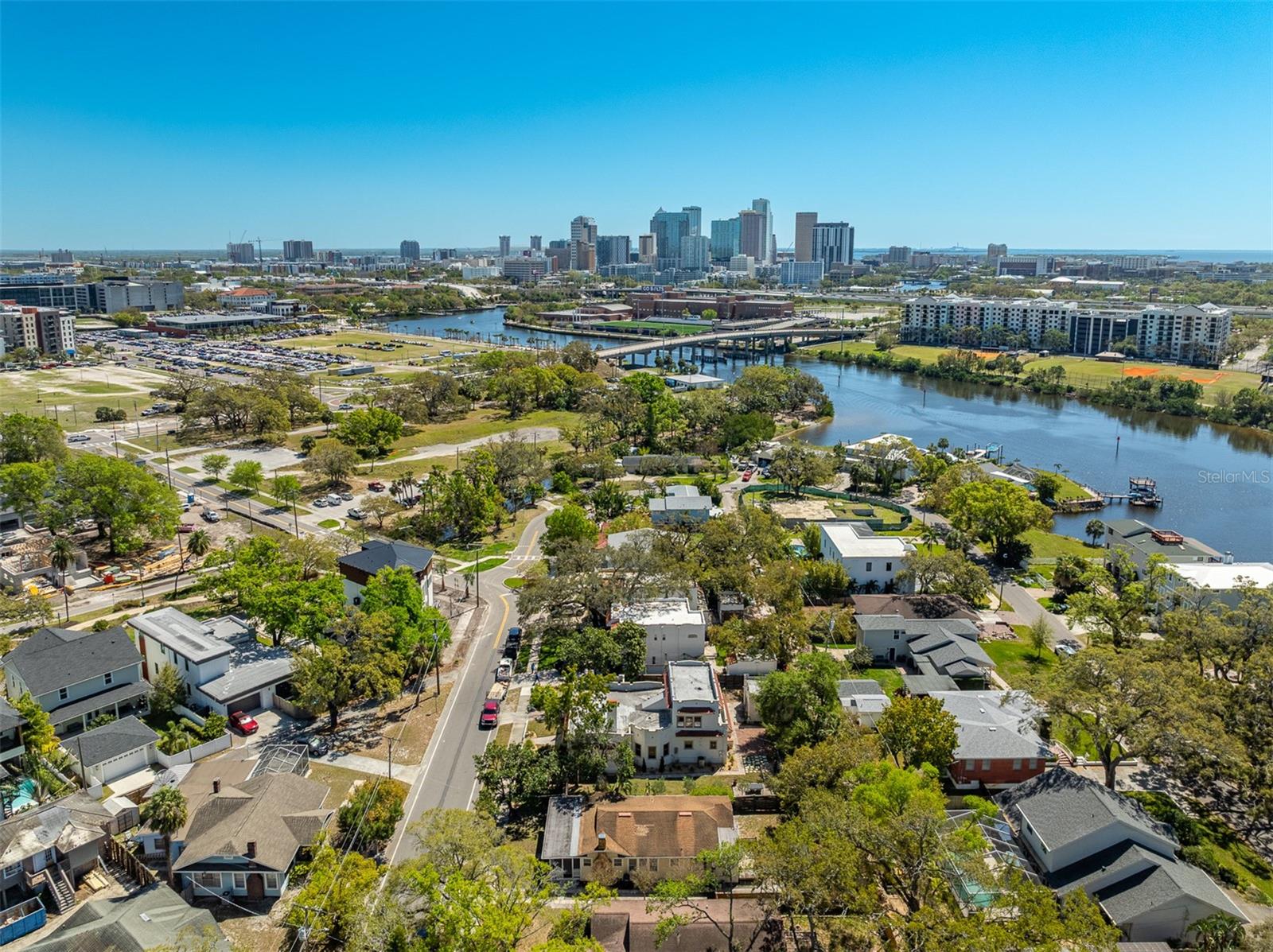 2222 N RIDGEWOOD AVE