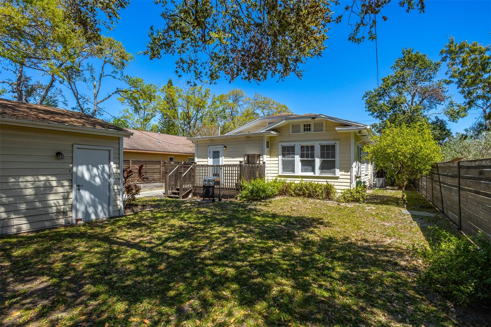 2222 N RIDGEWOOD AVE