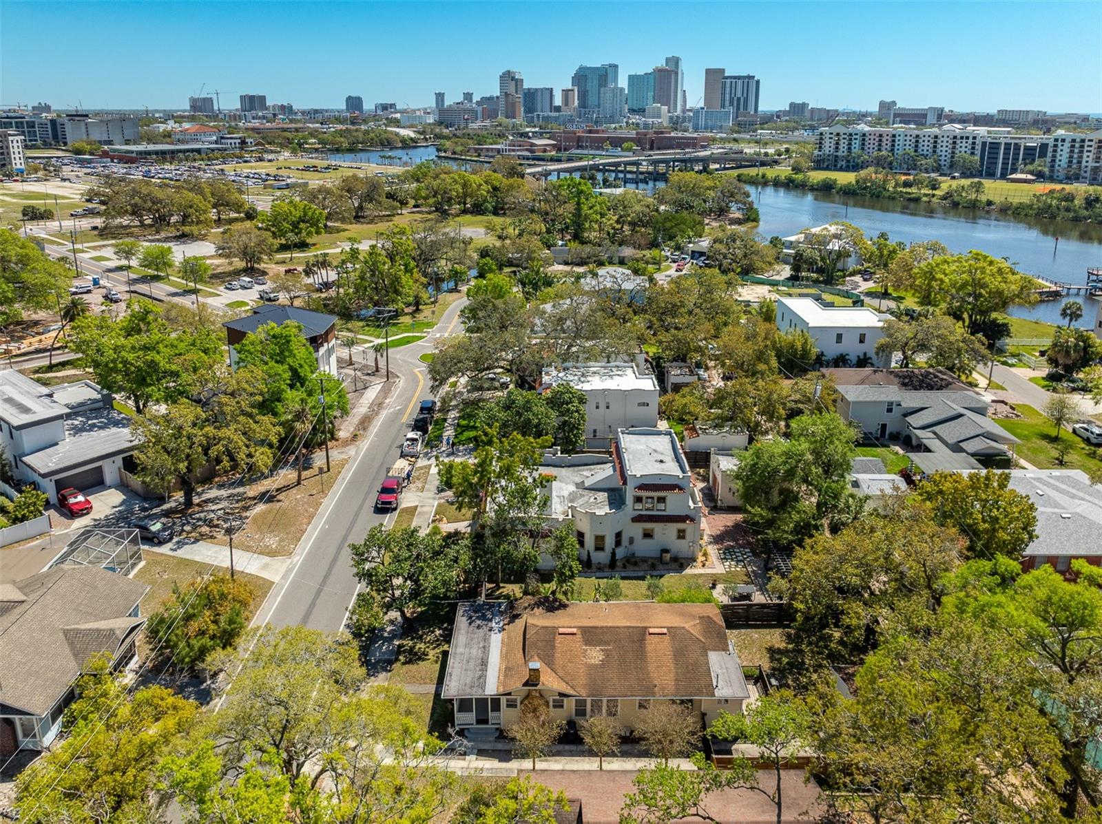 2222 N RIDGEWOOD AVE