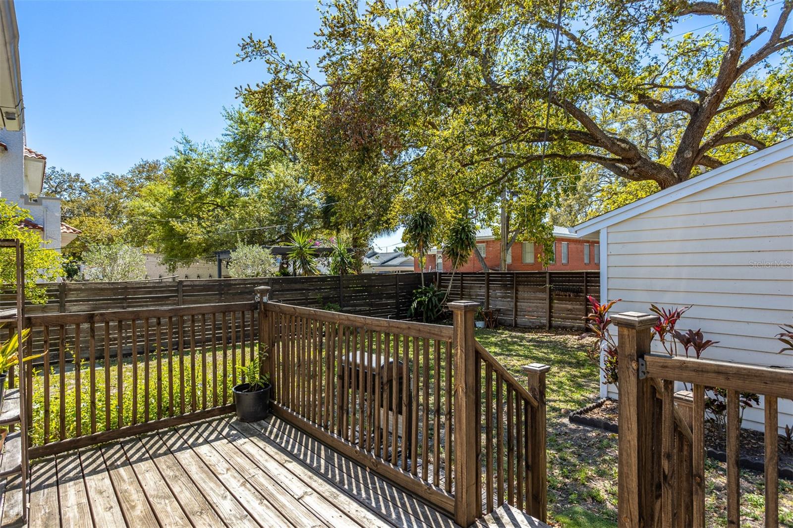 2222 N RIDGEWOOD AVE