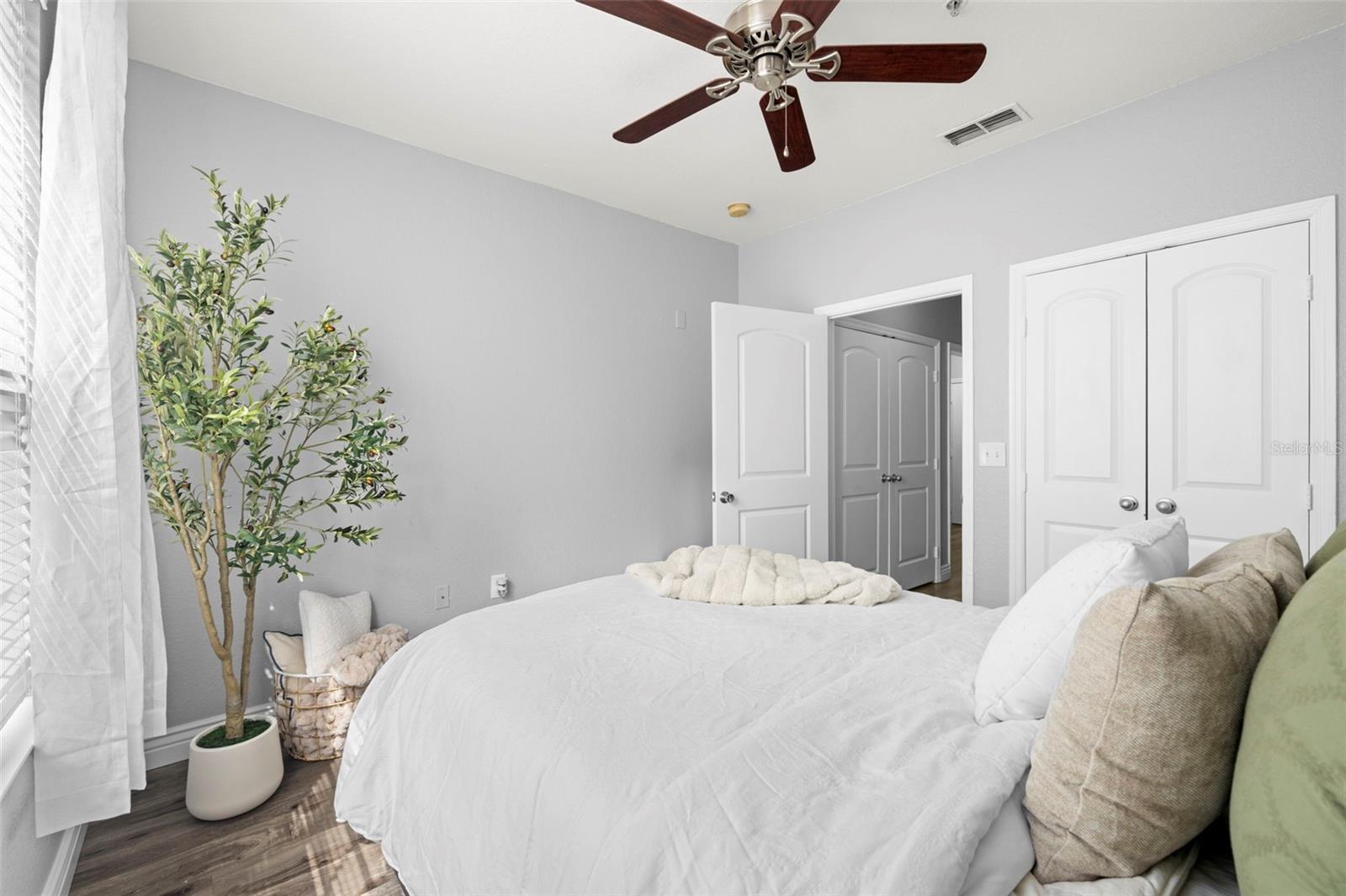 4221 W SPRUCE ST #1229