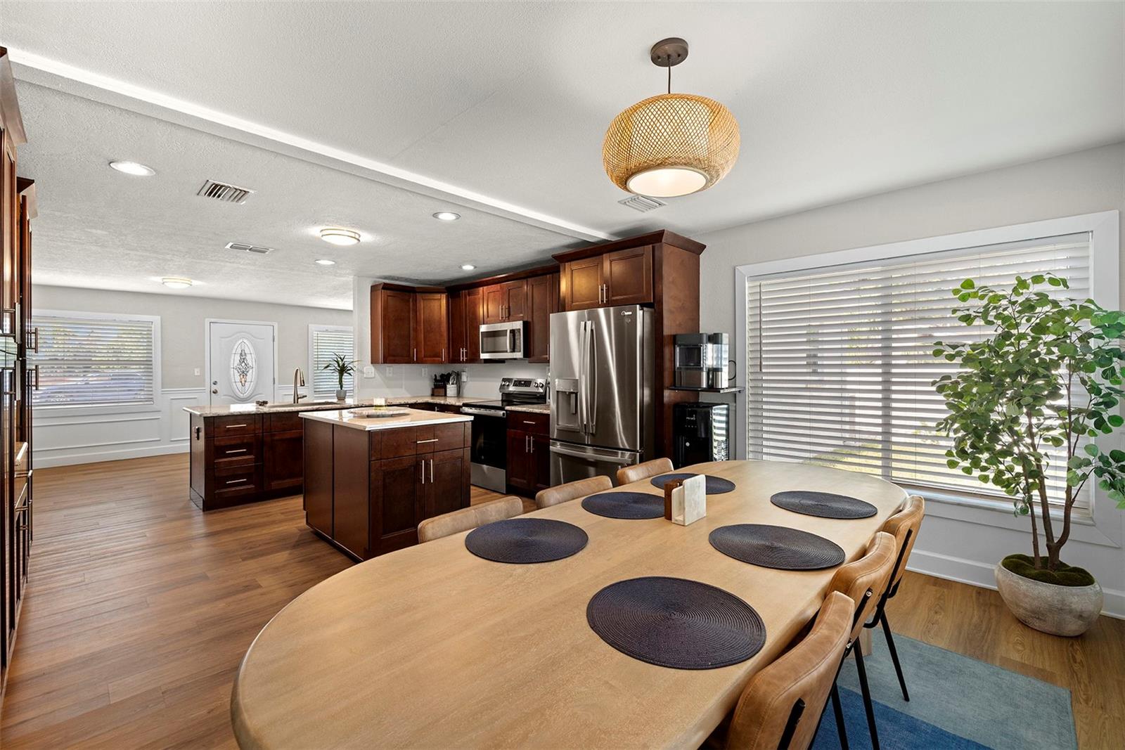 4208 W BAY VISTA AVE