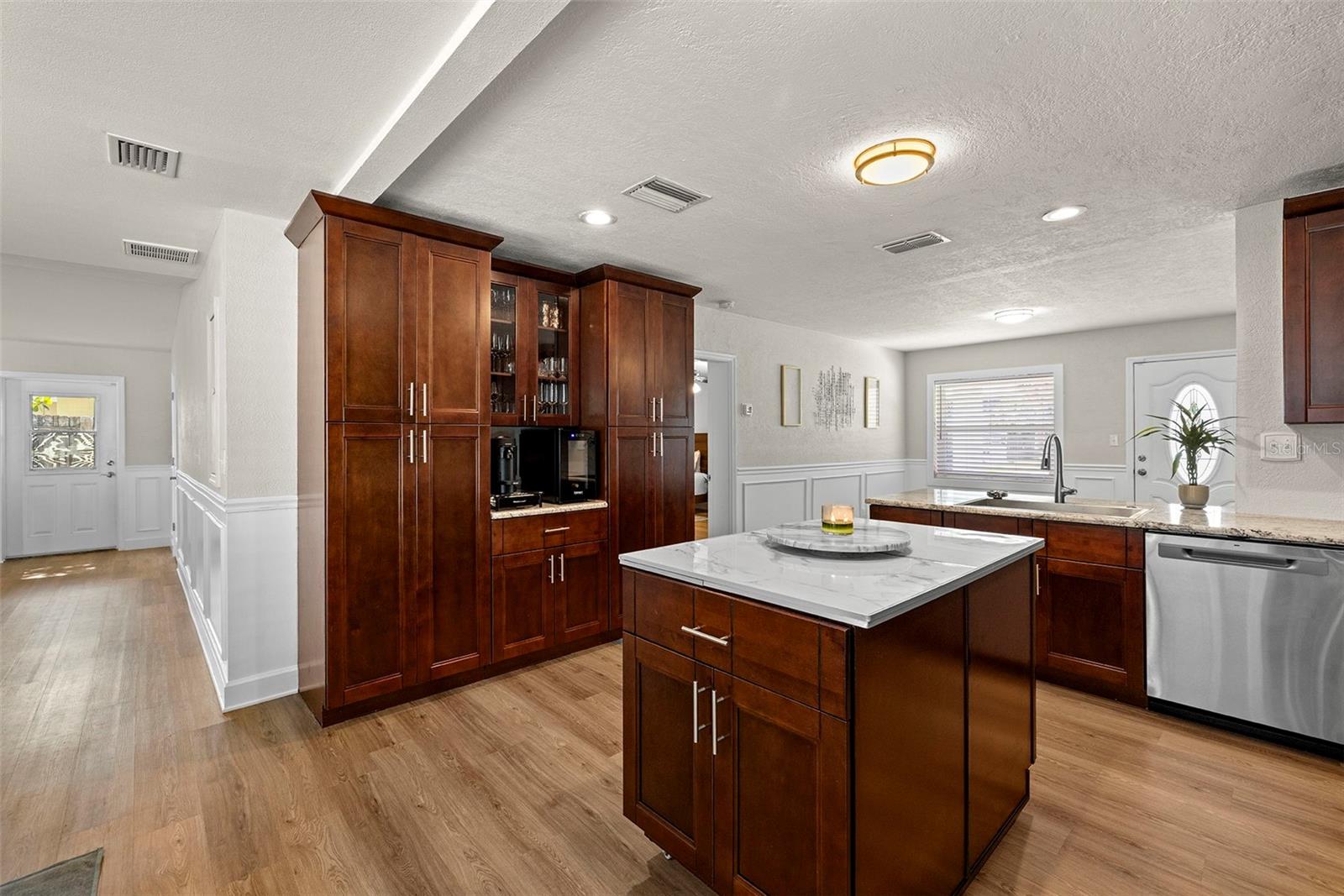 4208 W BAY VISTA AVE