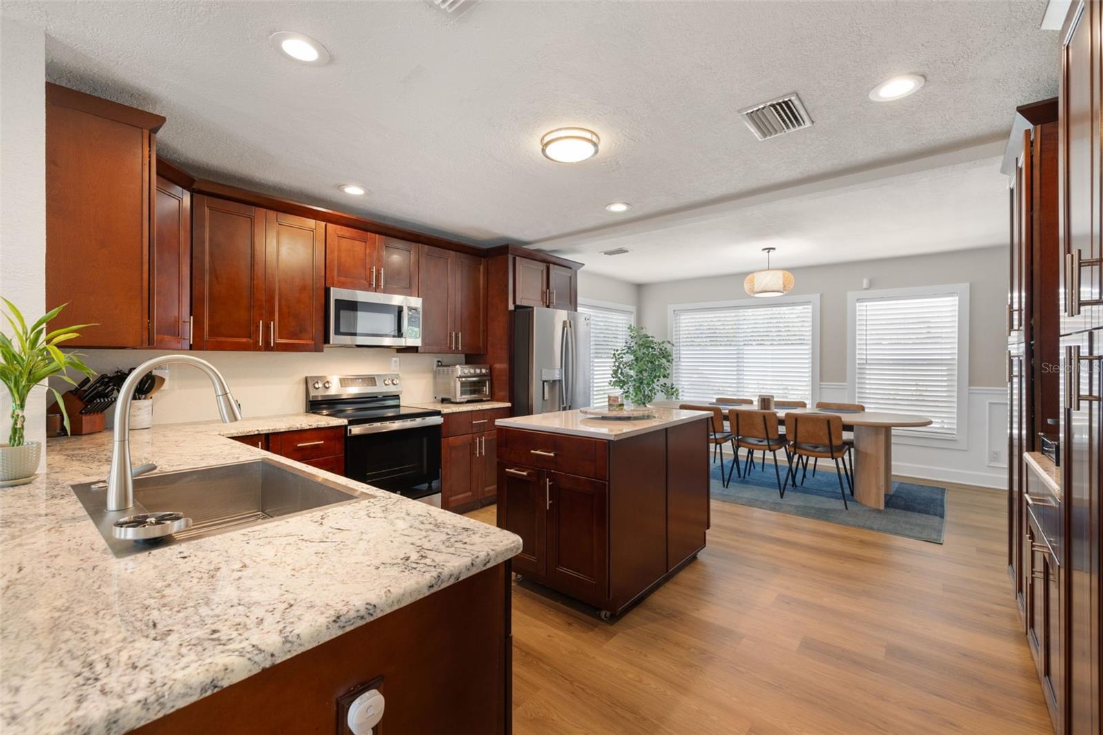 4208 W BAY VISTA AVE