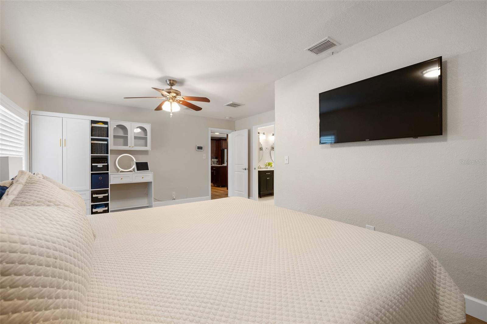 4208 W BAY VISTA AVE