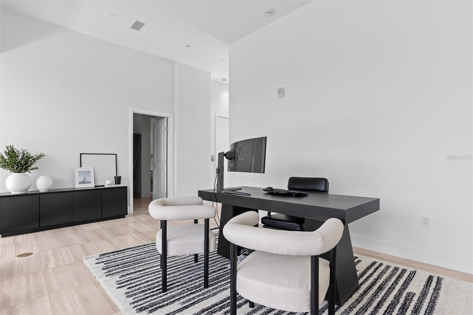 3030 W SANTIAGO ST E #4