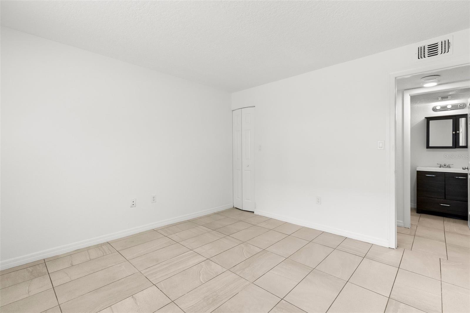 5013 TERRACE PALMS CIR #101