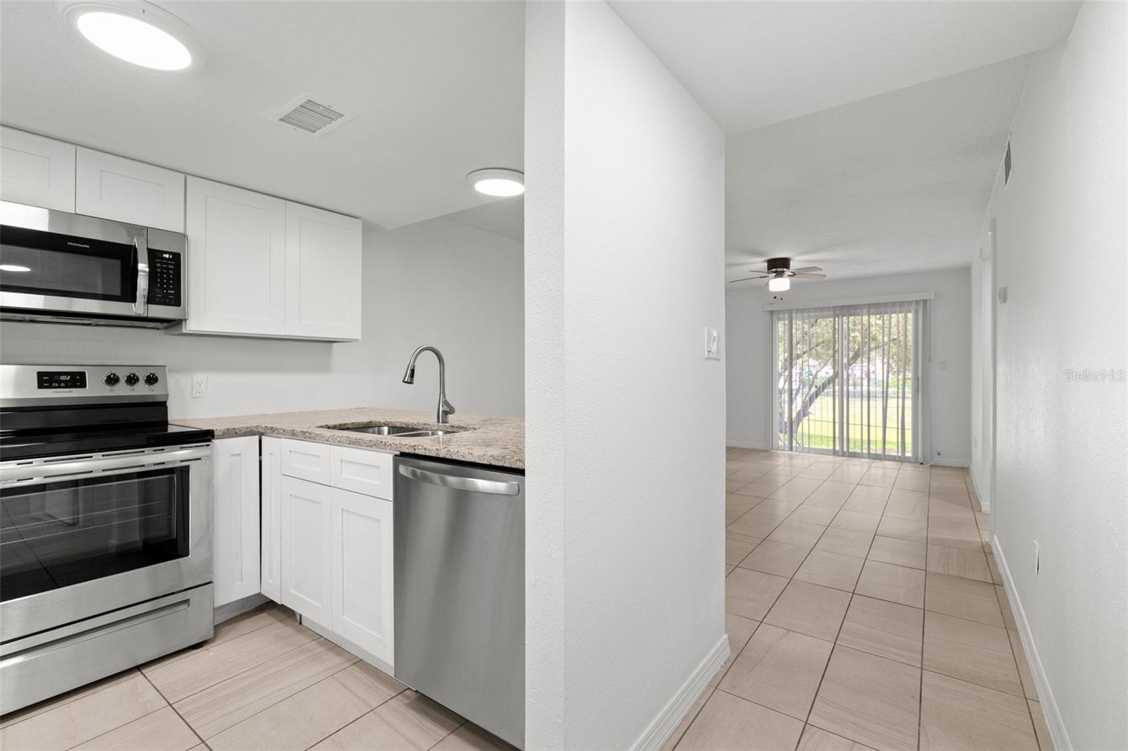 5013 TERRACE PALMS CIR #101