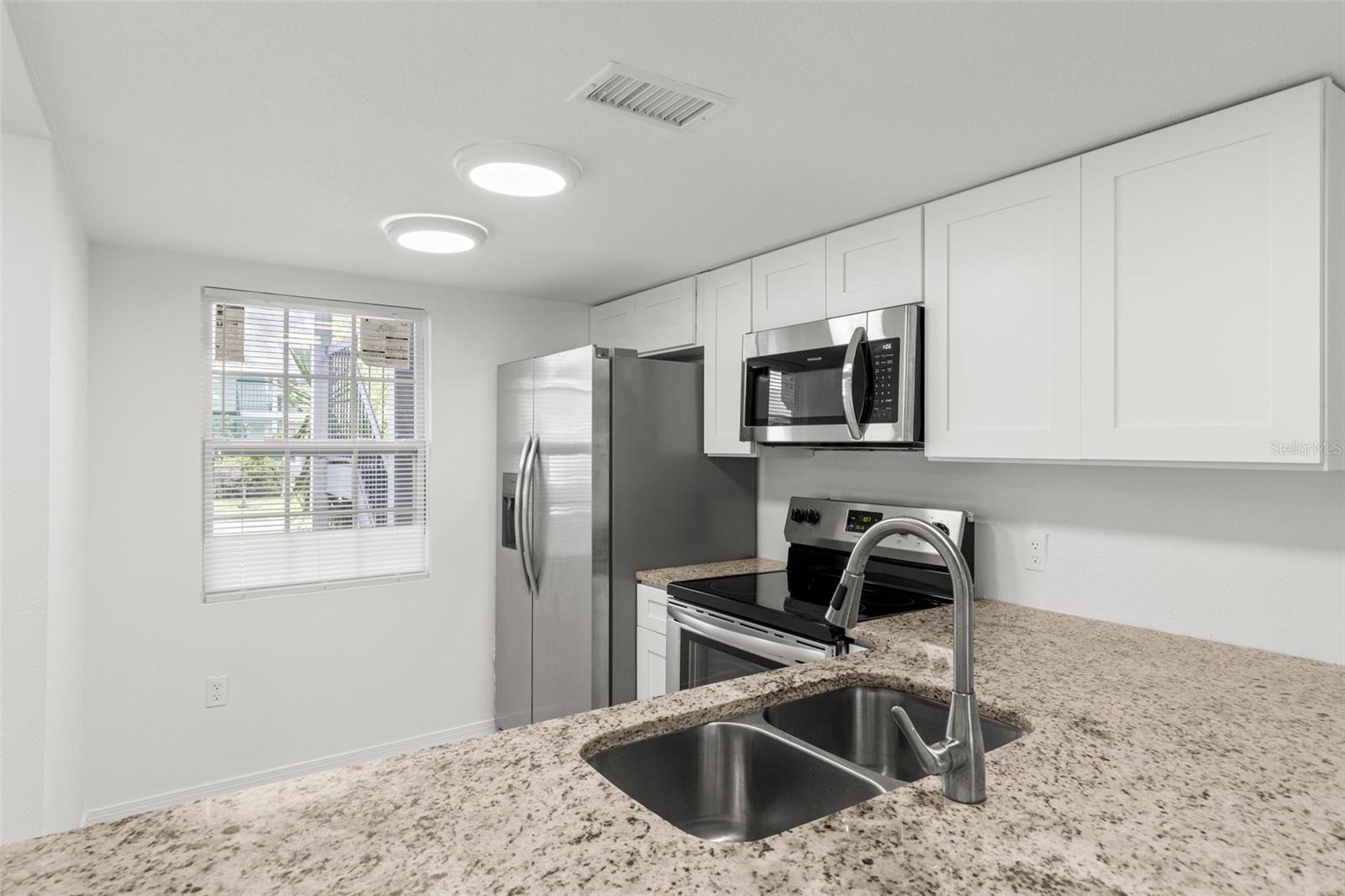 5013 TERRACE PALMS CIR #101