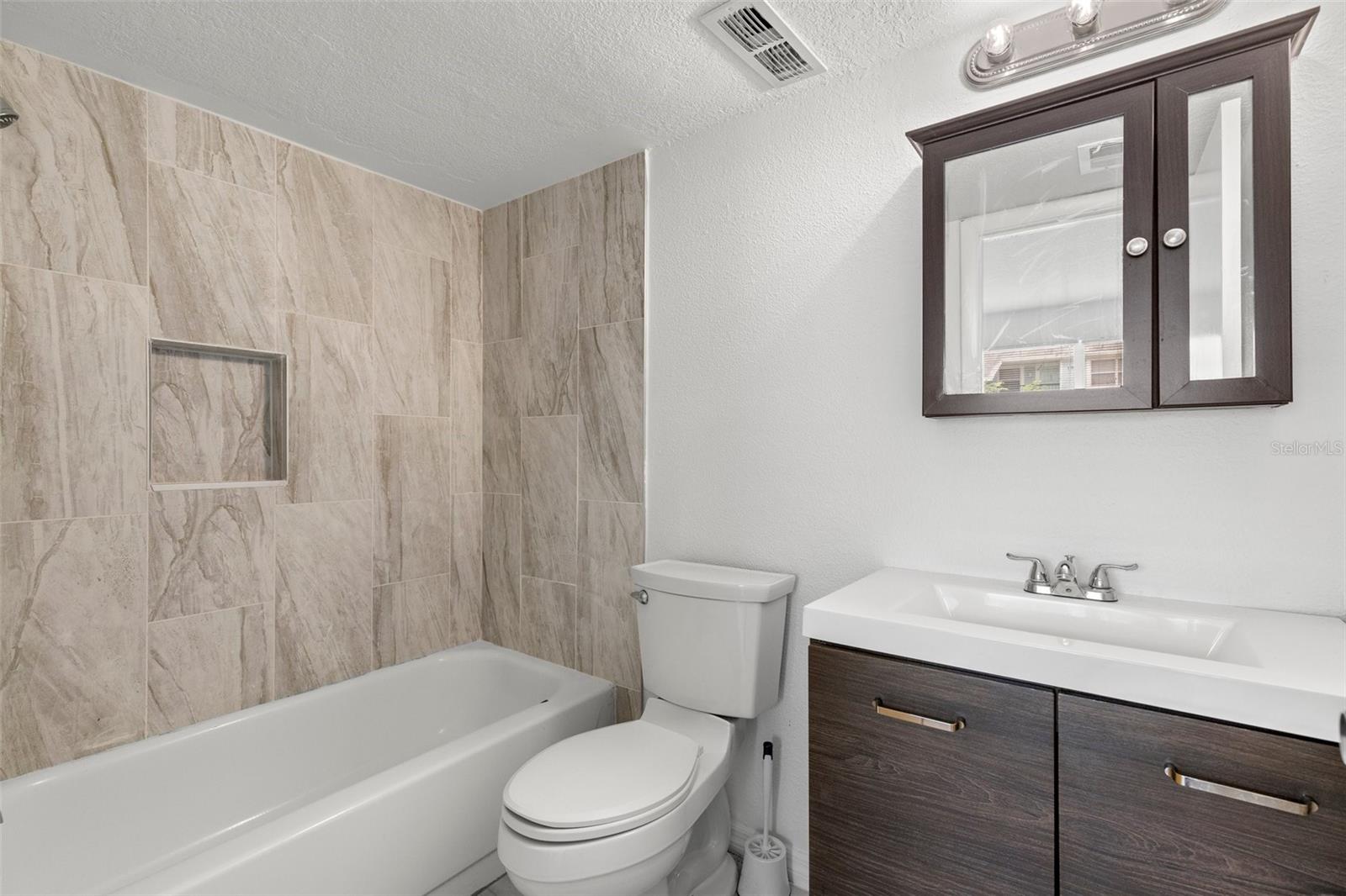 5013 TERRACE PALMS CIR #101