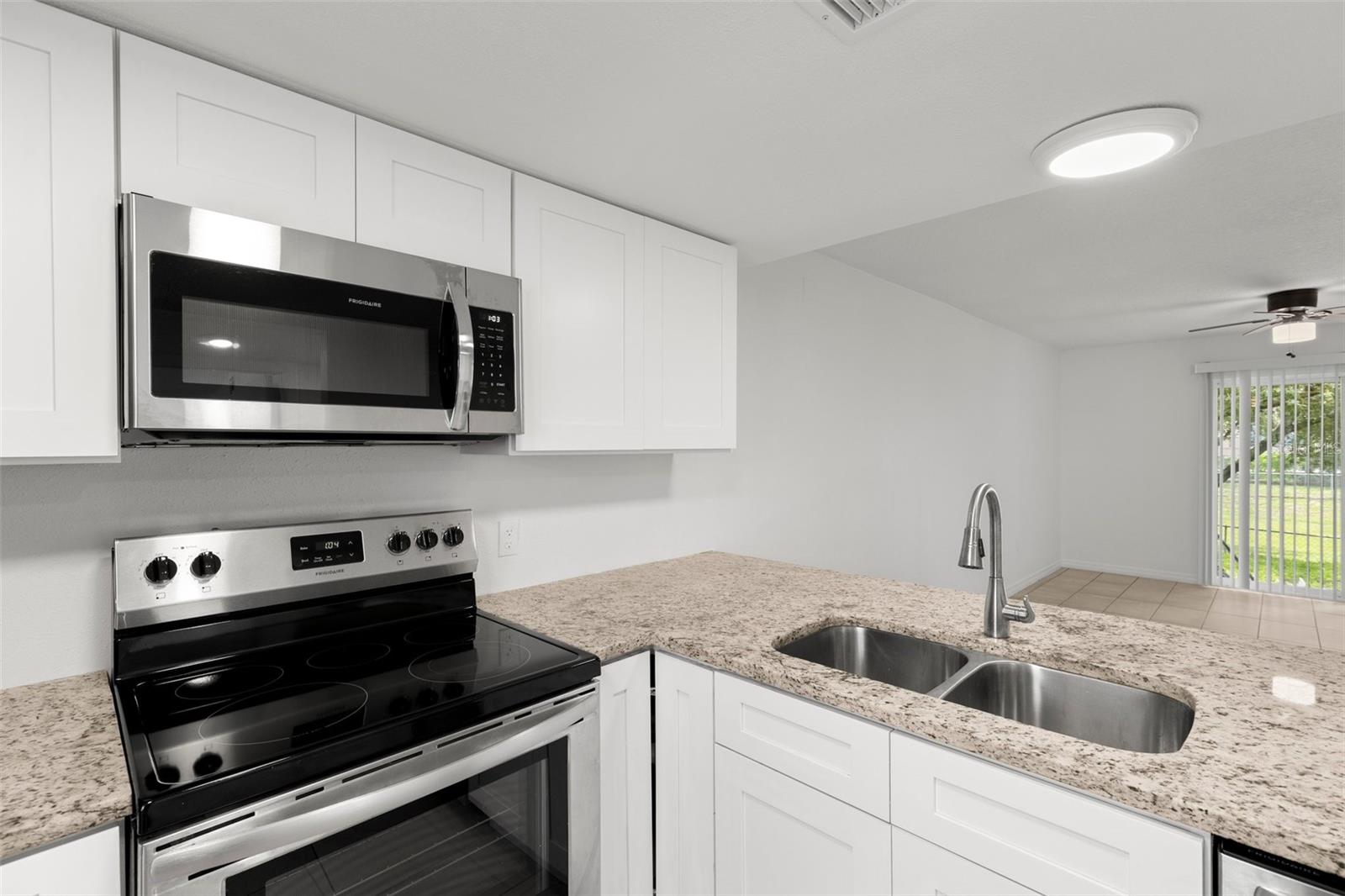 5013 TERRACE PALMS CIR #101