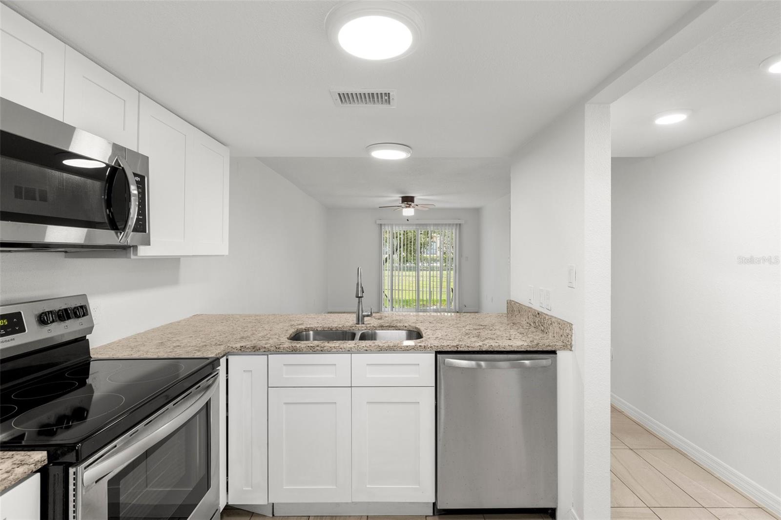 5013 TERRACE PALMS CIR #101