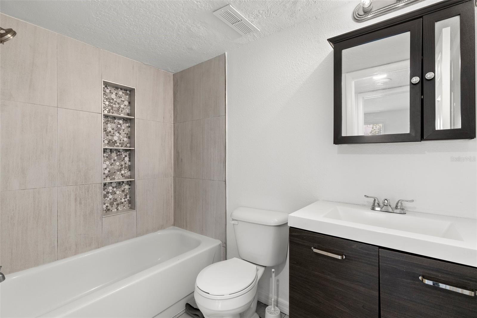 5013 TERRACE PALMS CIR #101