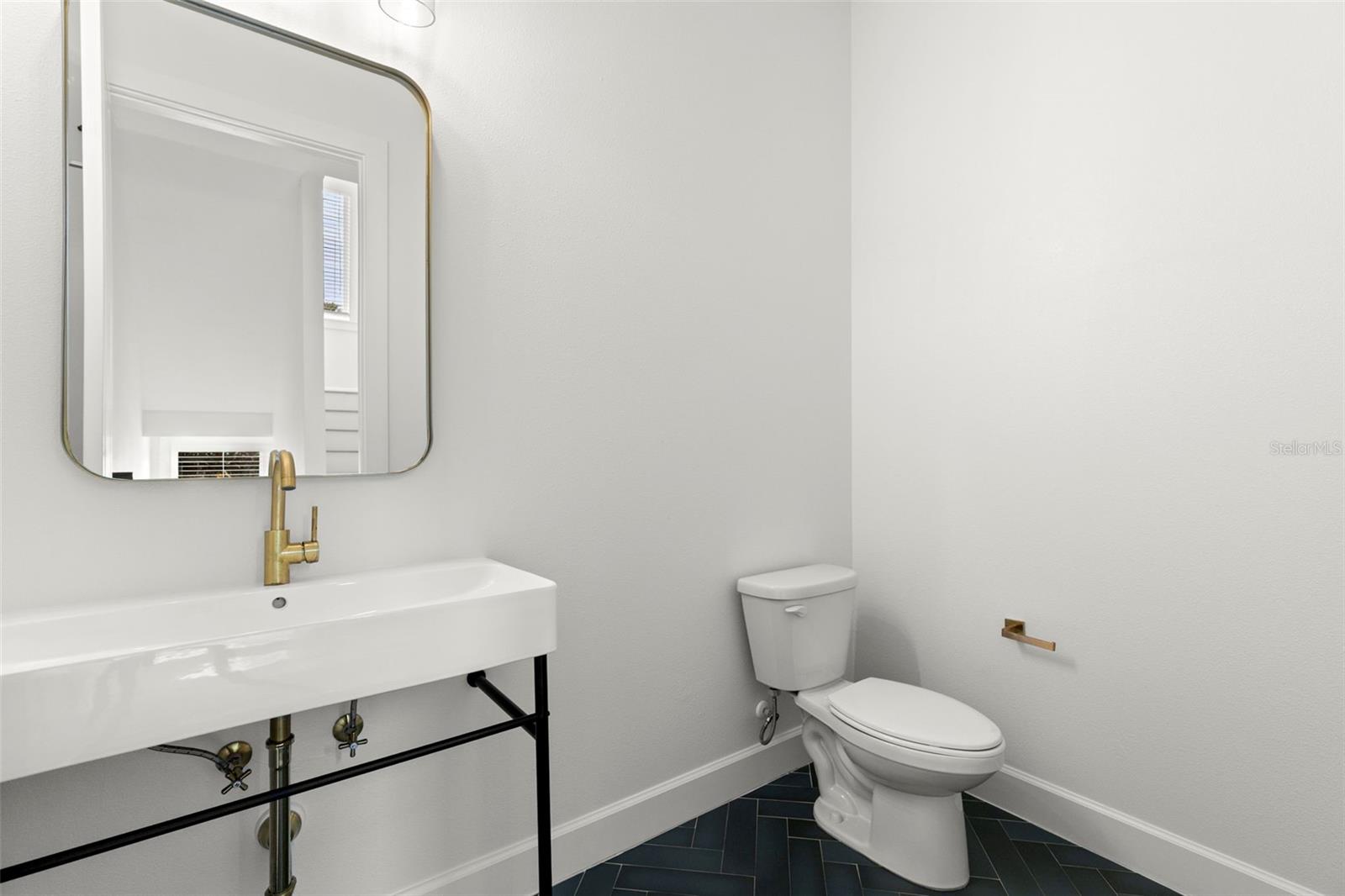 4913 N NEBRASKA AVE #5