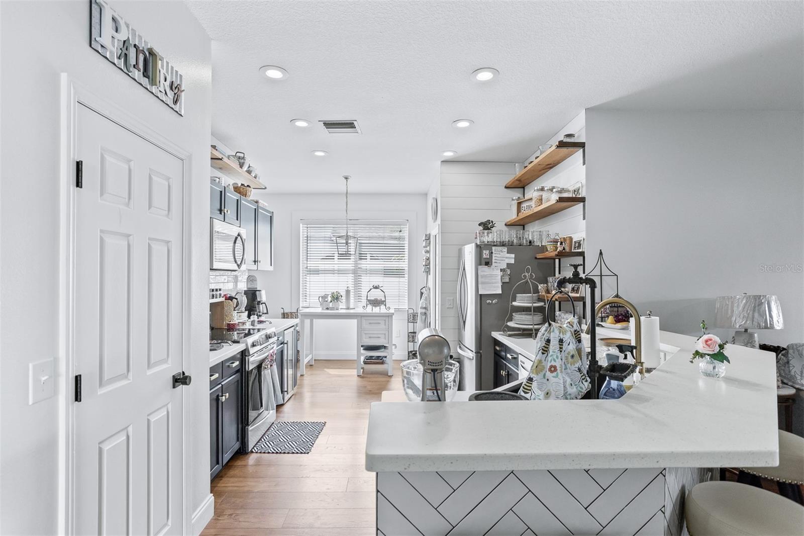 6928 BLUFF MEADOW CT