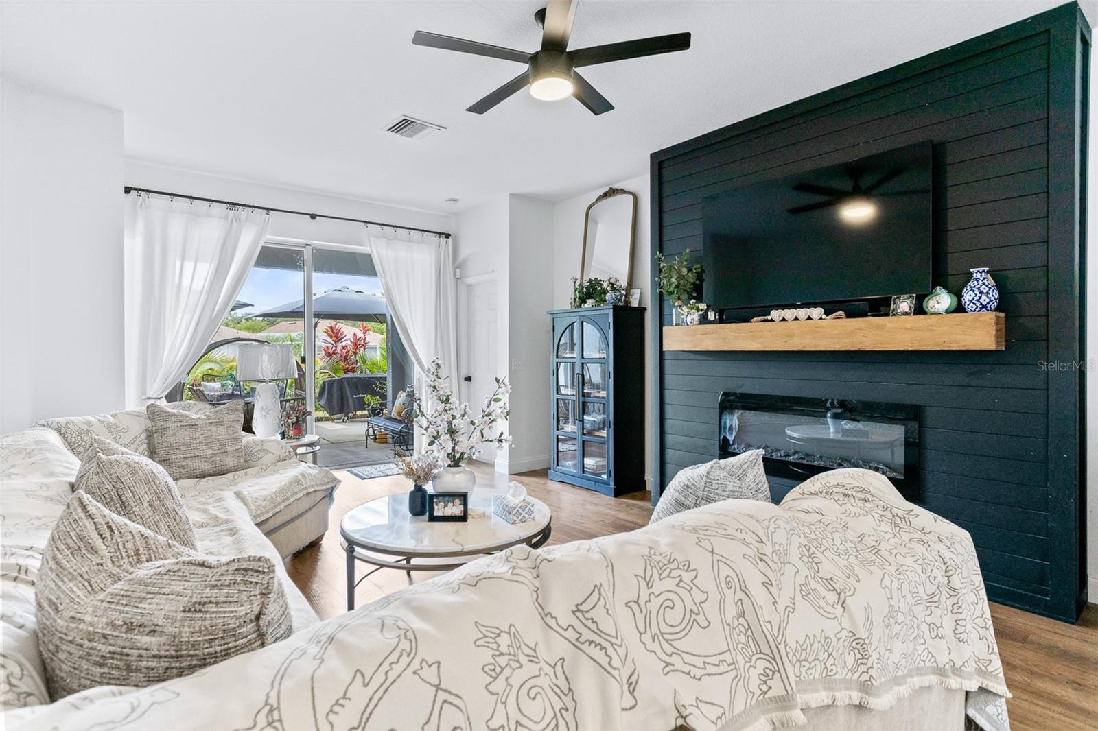 6928 BLUFF MEADOW CT