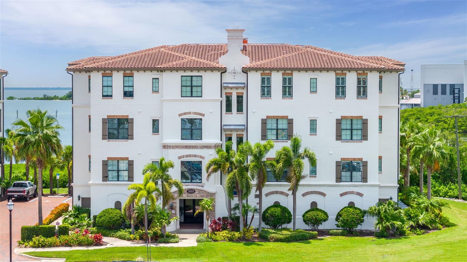 5703 YEATS MANOR DR #401