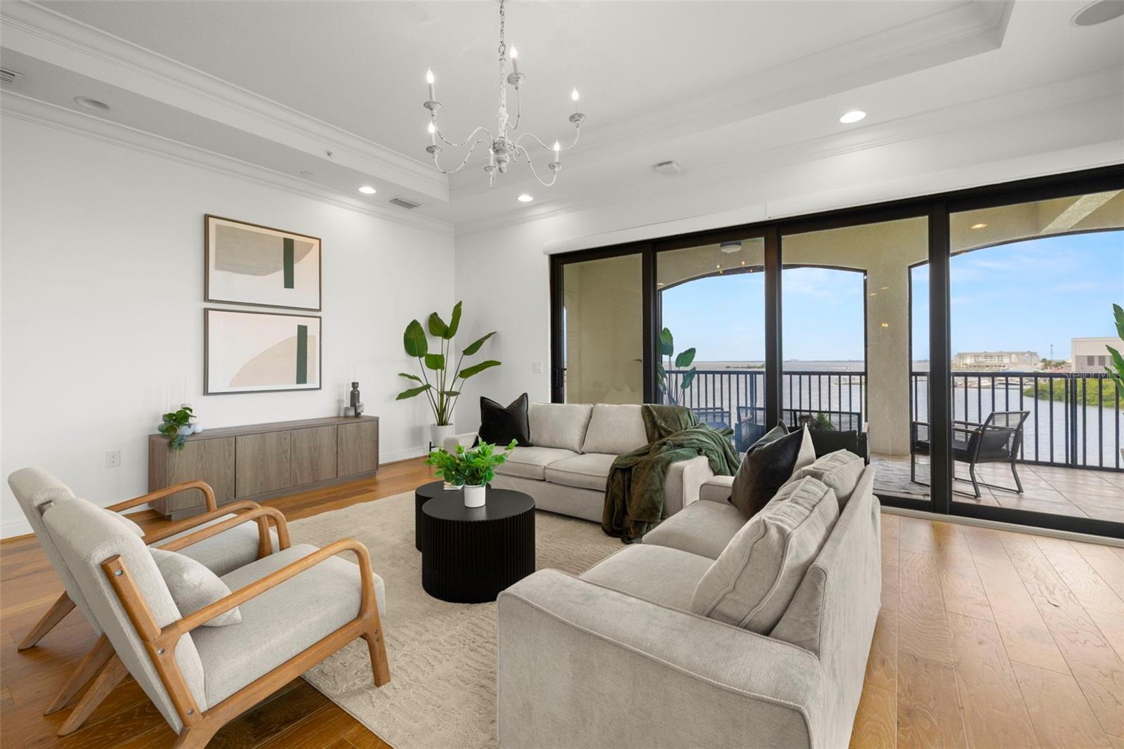 5703 YEATS MANOR DR #401