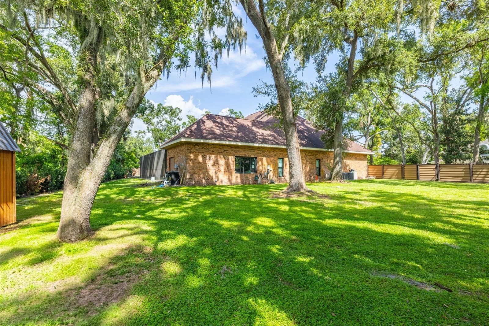 1202 W PINEDALE DR