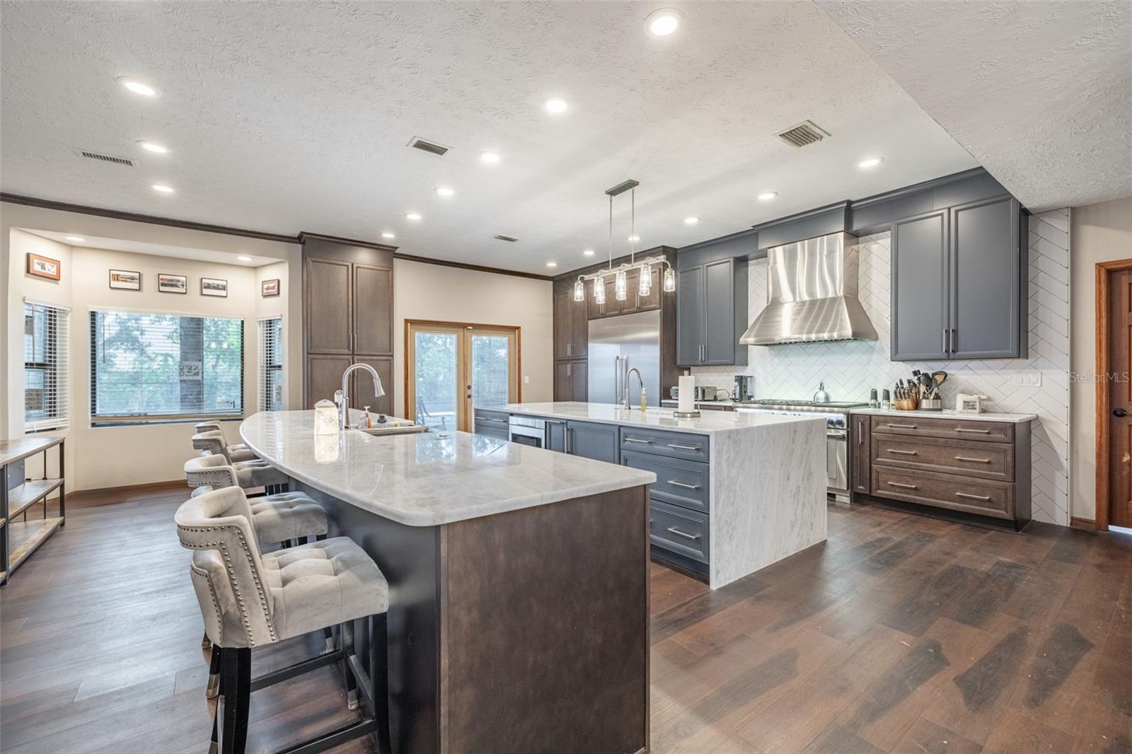 1202 W PINEDALE DR