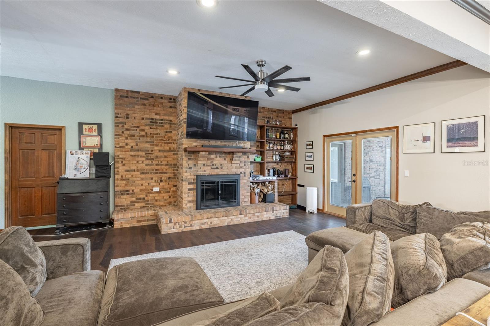 1202 W PINEDALE DR