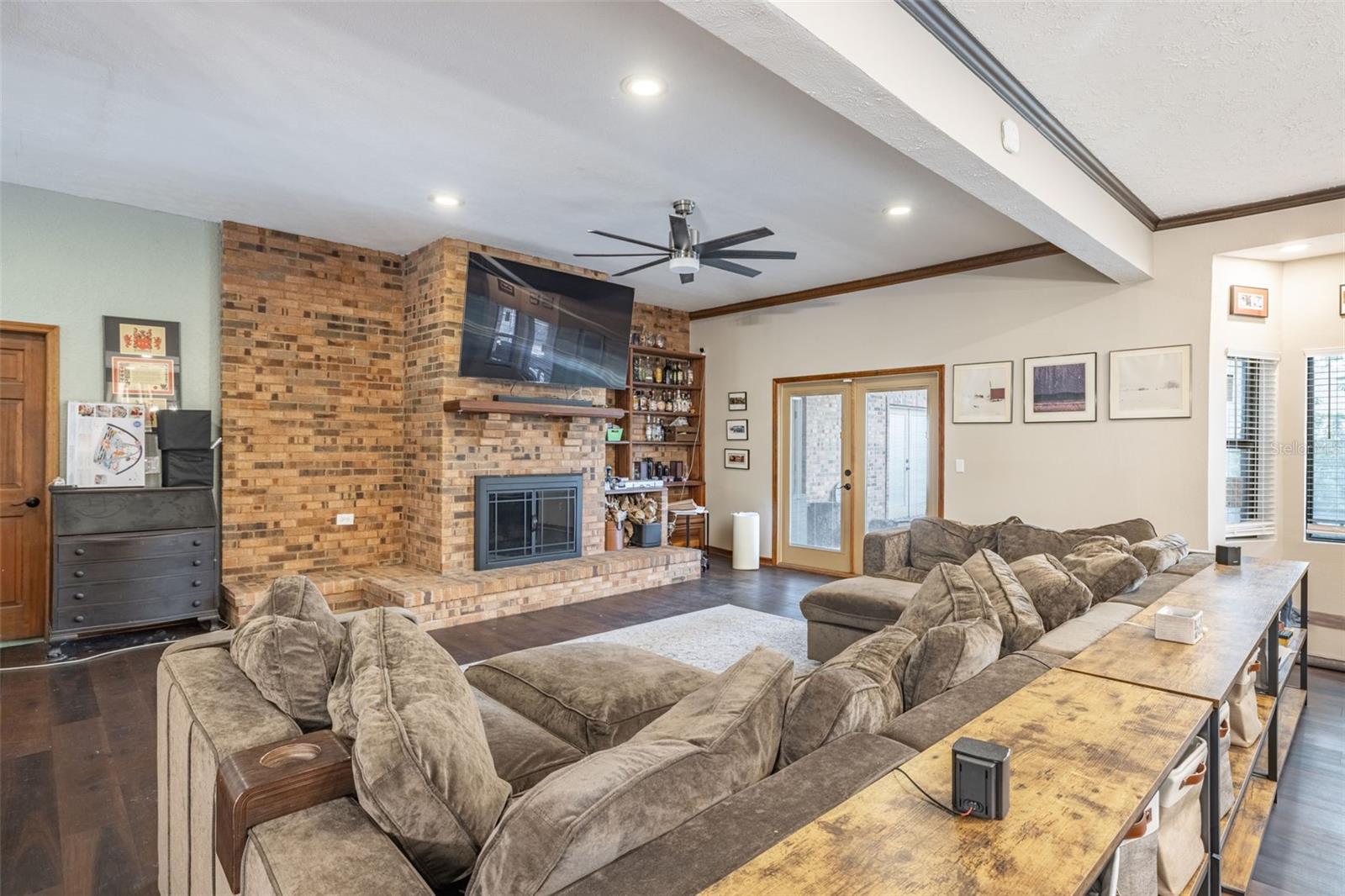 1202 W PINEDALE DR
