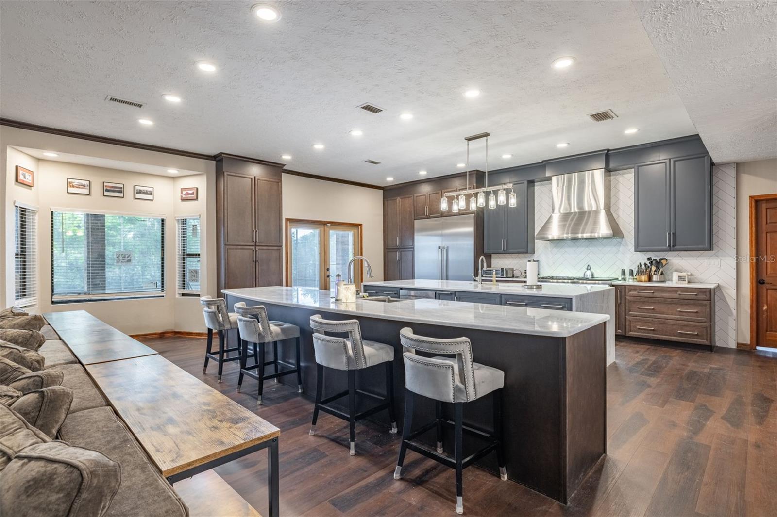 1202 W PINEDALE DR