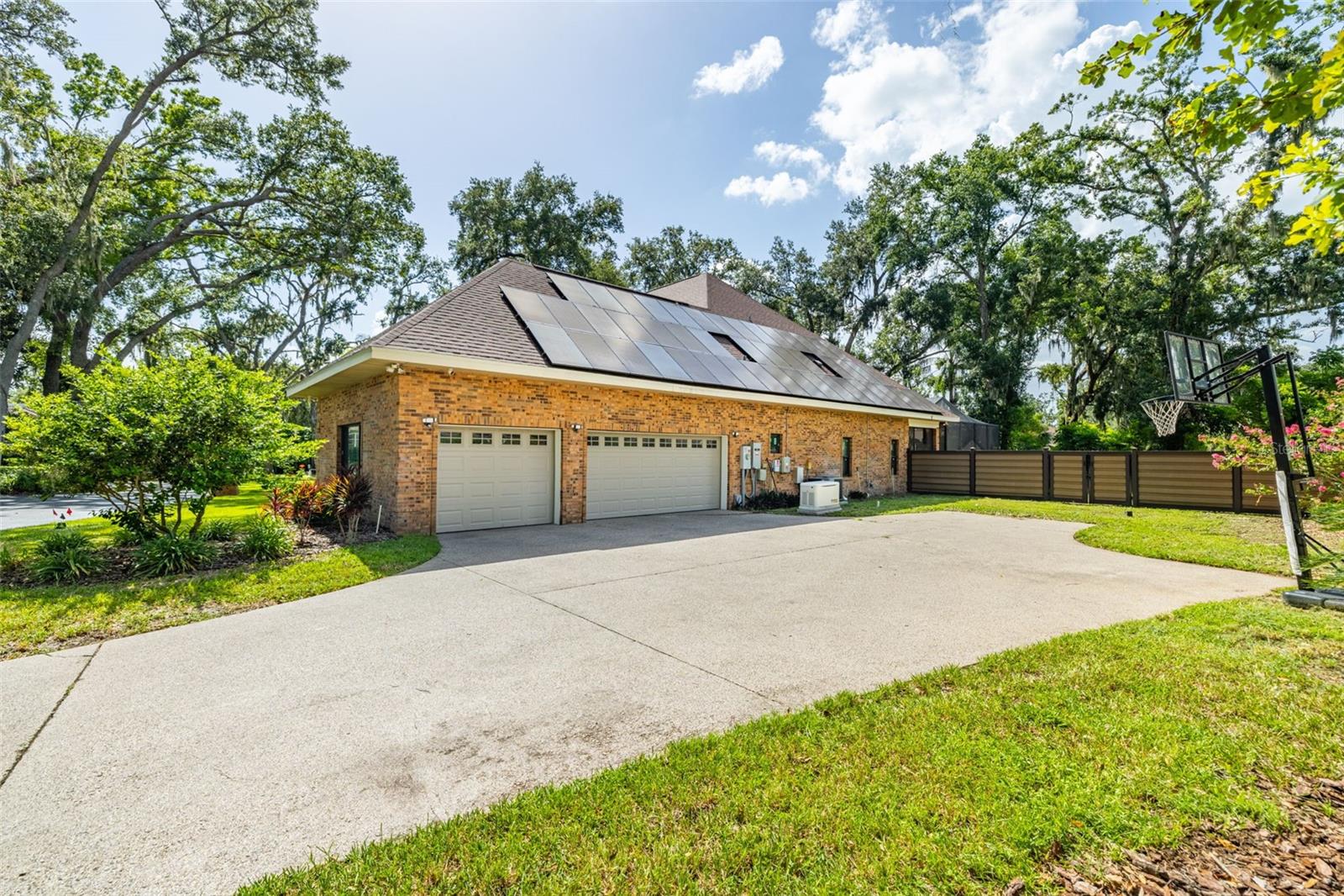 1202 W PINEDALE DR