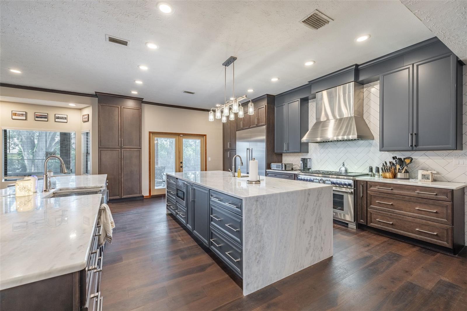 1202 W PINEDALE DR