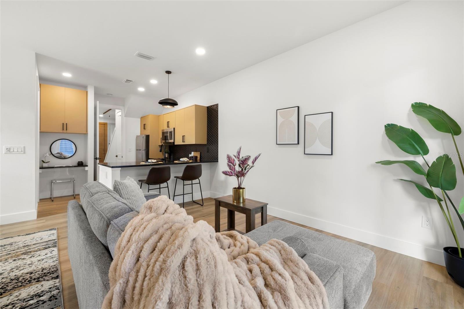 212 W EUCLID AVE #2