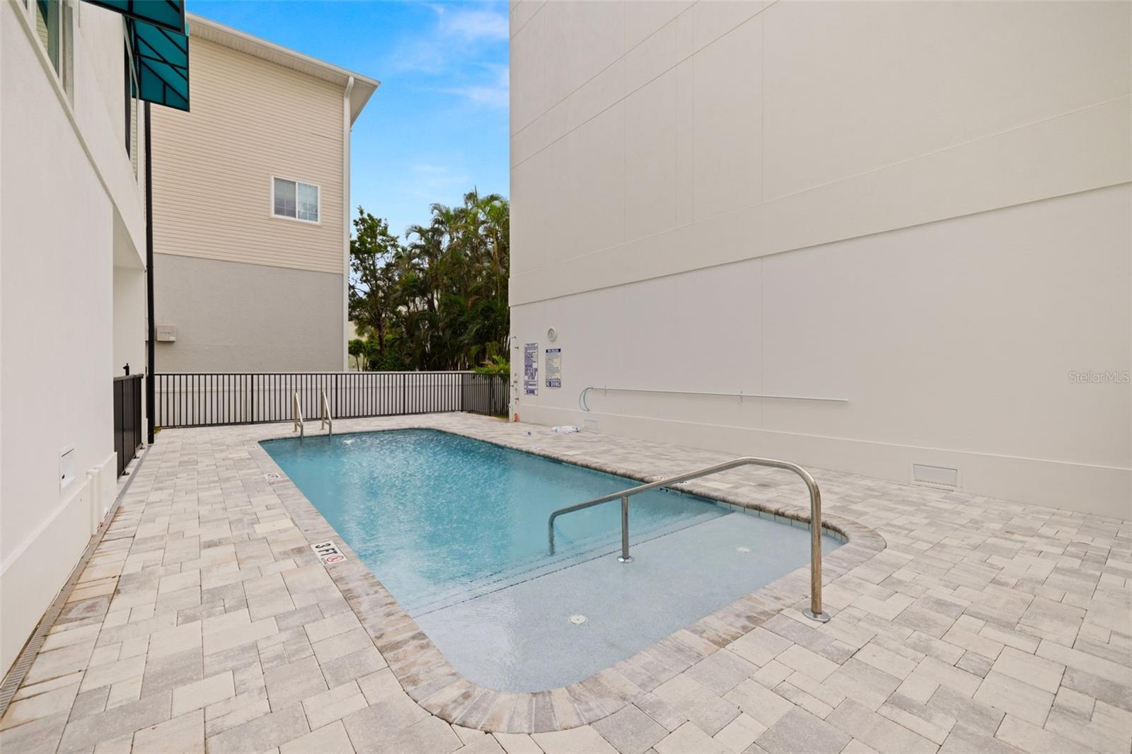 15405 GULF BLVD #B2