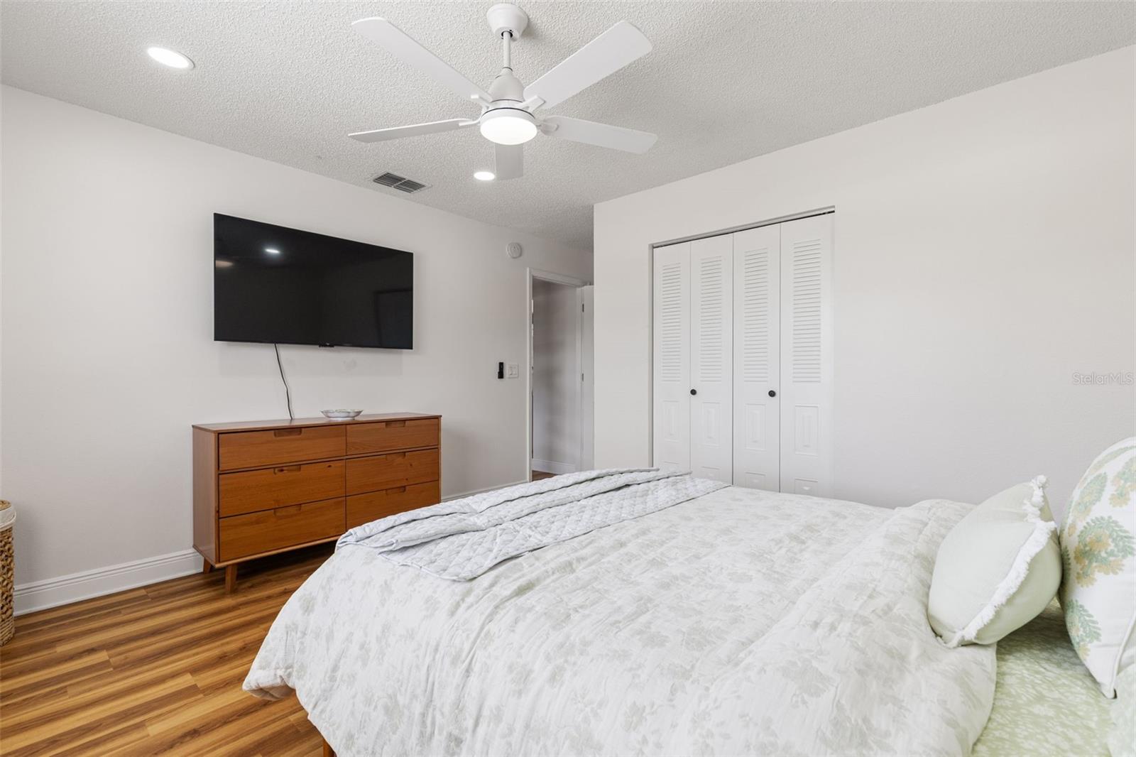 5653 67TH AVE N #221