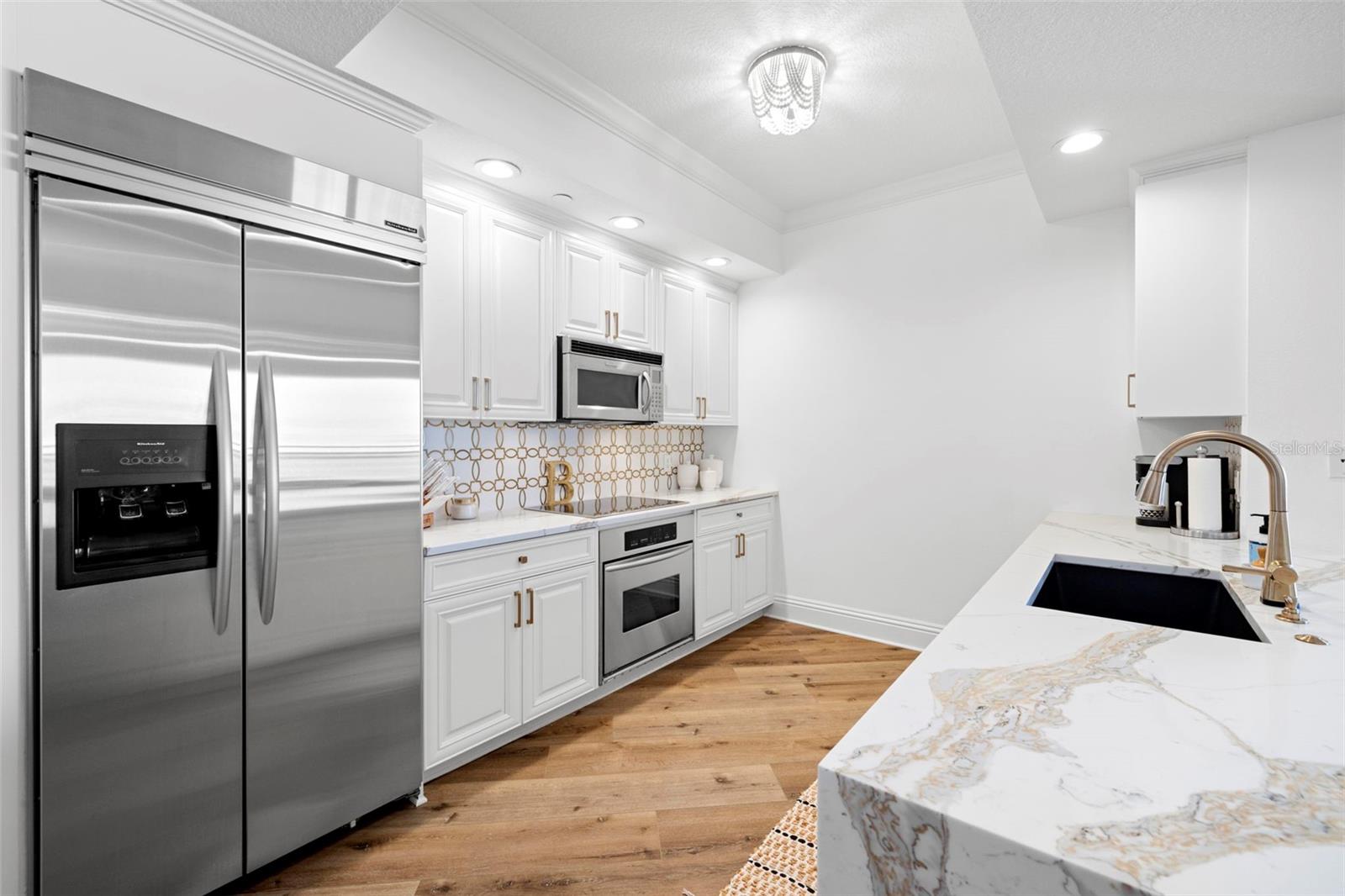 11 BAYMONT ST #909