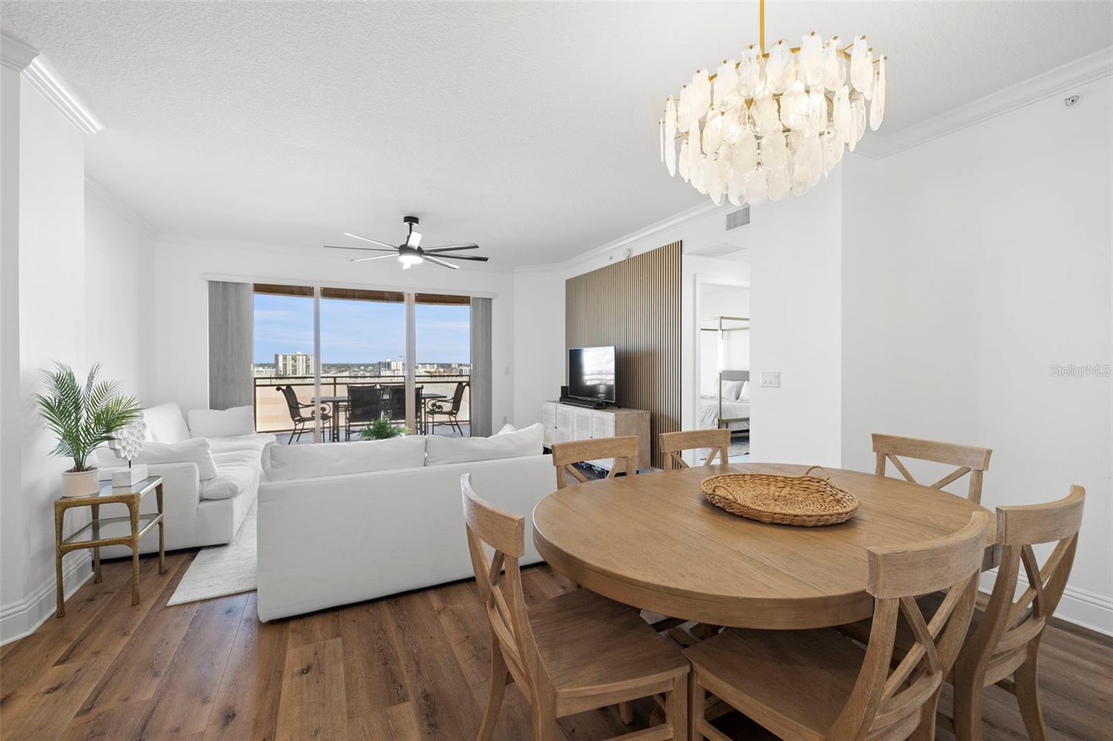 11 BAYMONT ST #909